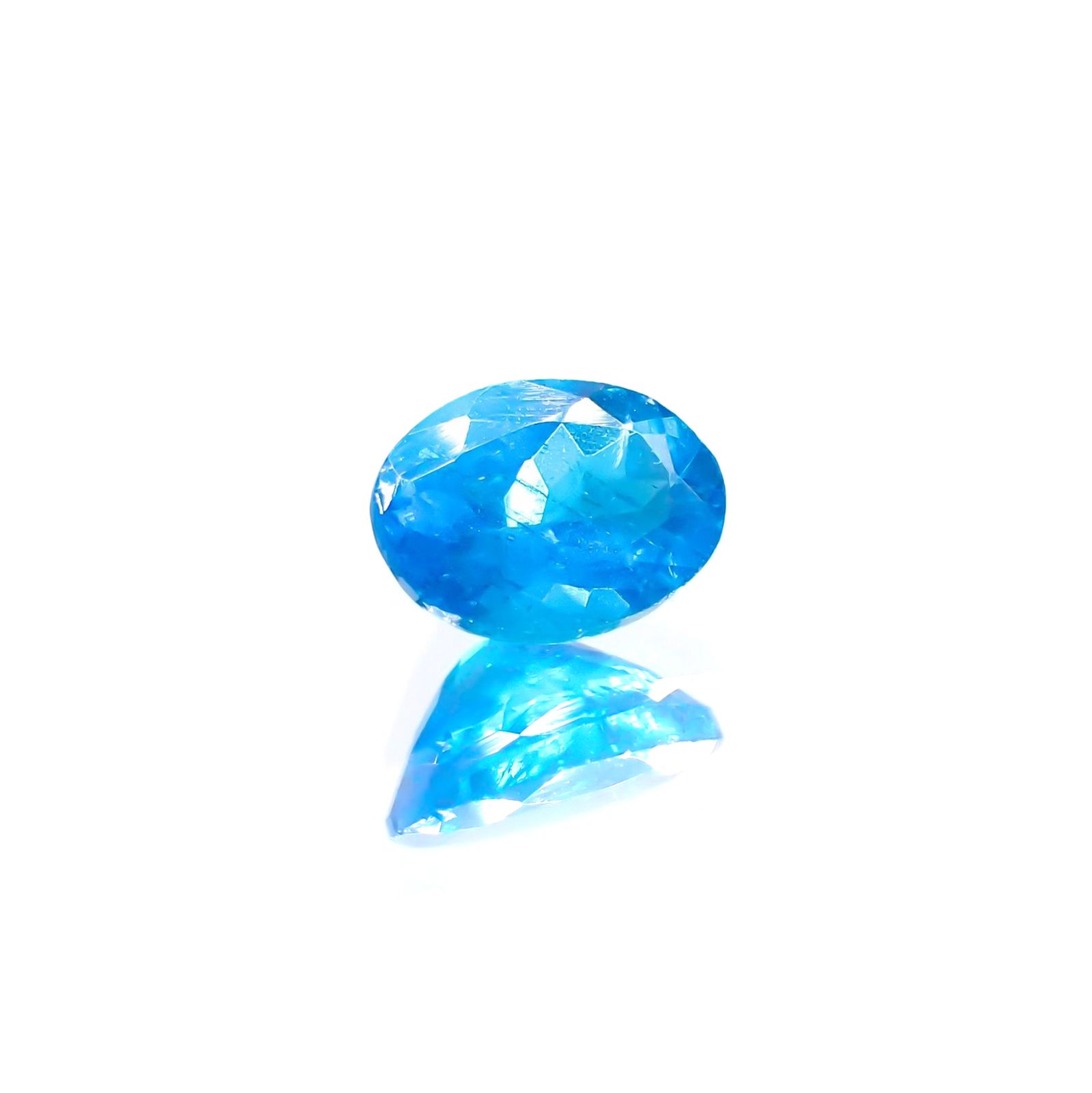 ネオンブルーアパタイト(宝石名アパタイト) マダガスカル産 識別済 0.79ct / 6.7x4.9mm前後 [211013055]