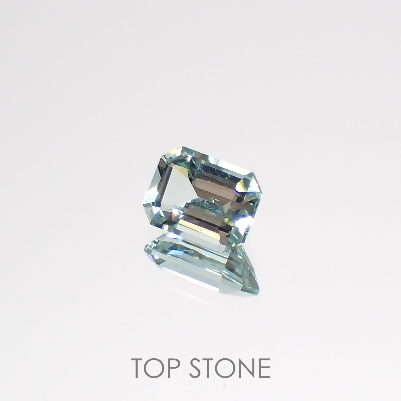 ミントベリル  ブラジル産 0.45ct[220616676]5.4x4mm前後