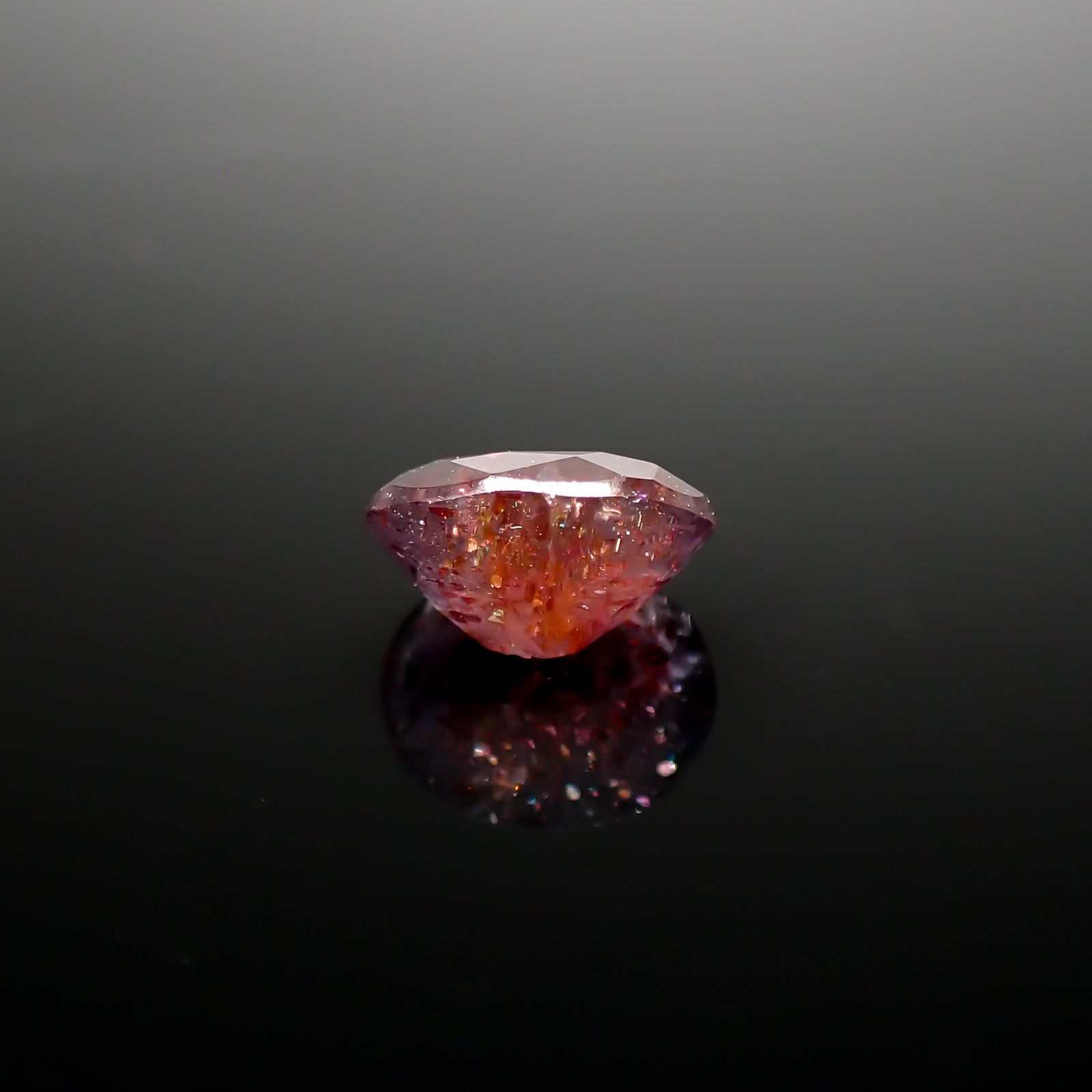 ブラッドショットアイオライト インド産 1.68ct [241129464]8.9x7.2mm前後