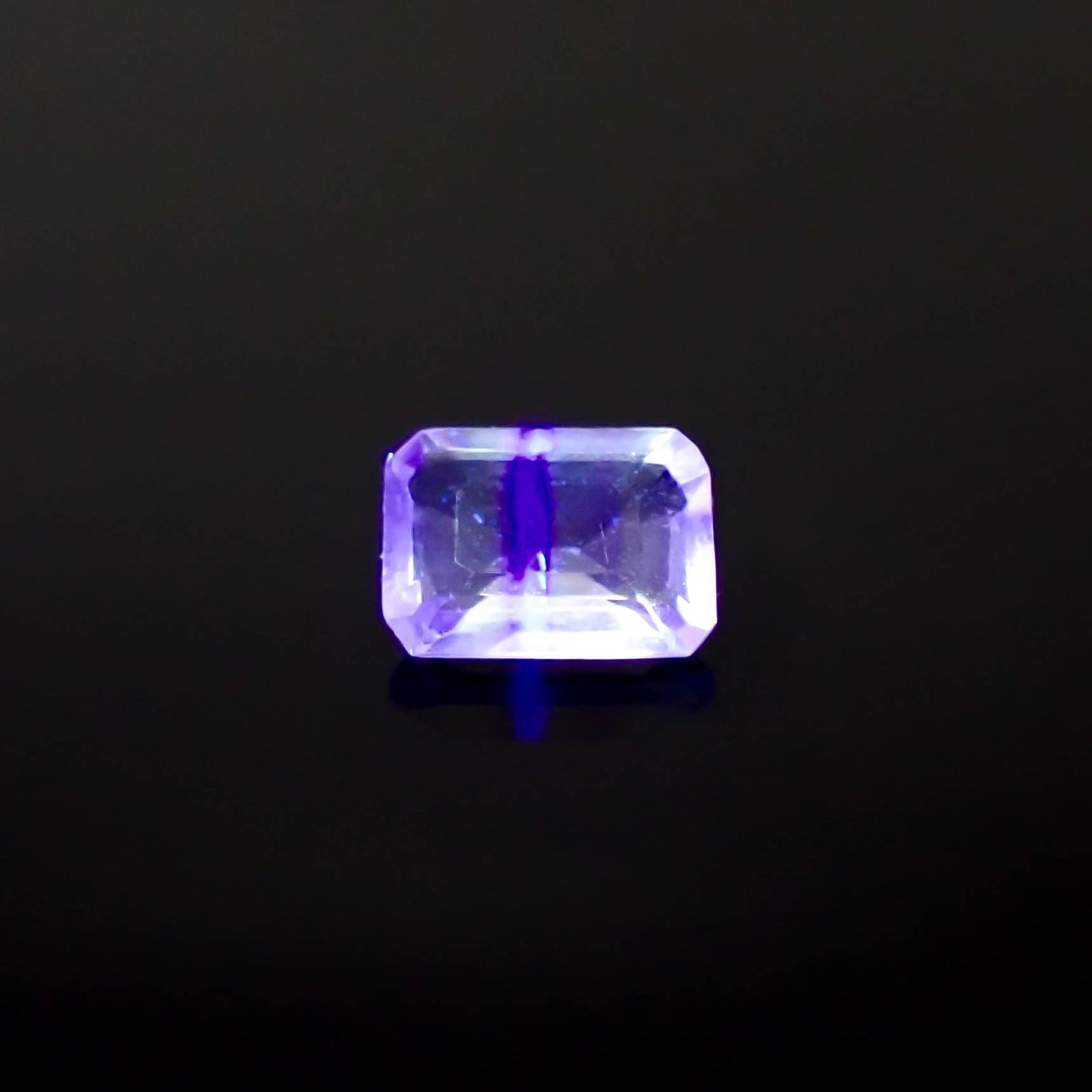 パーティカラーフローライト フルオレッセンス ブラジル産 1.04ct [250430249]6.9x5mm前後