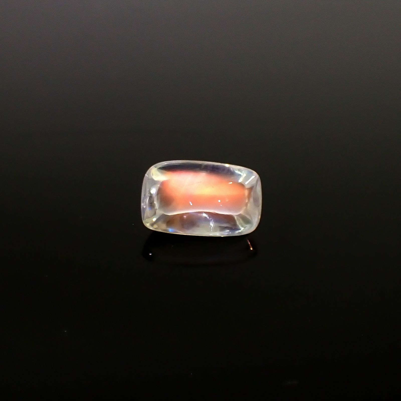宝石カット✨マダガスカル産ホワイトラブラドライト通称レインボームーンストーン 高品質]別鉱床マダガスカル産ホワイトラブラドライト