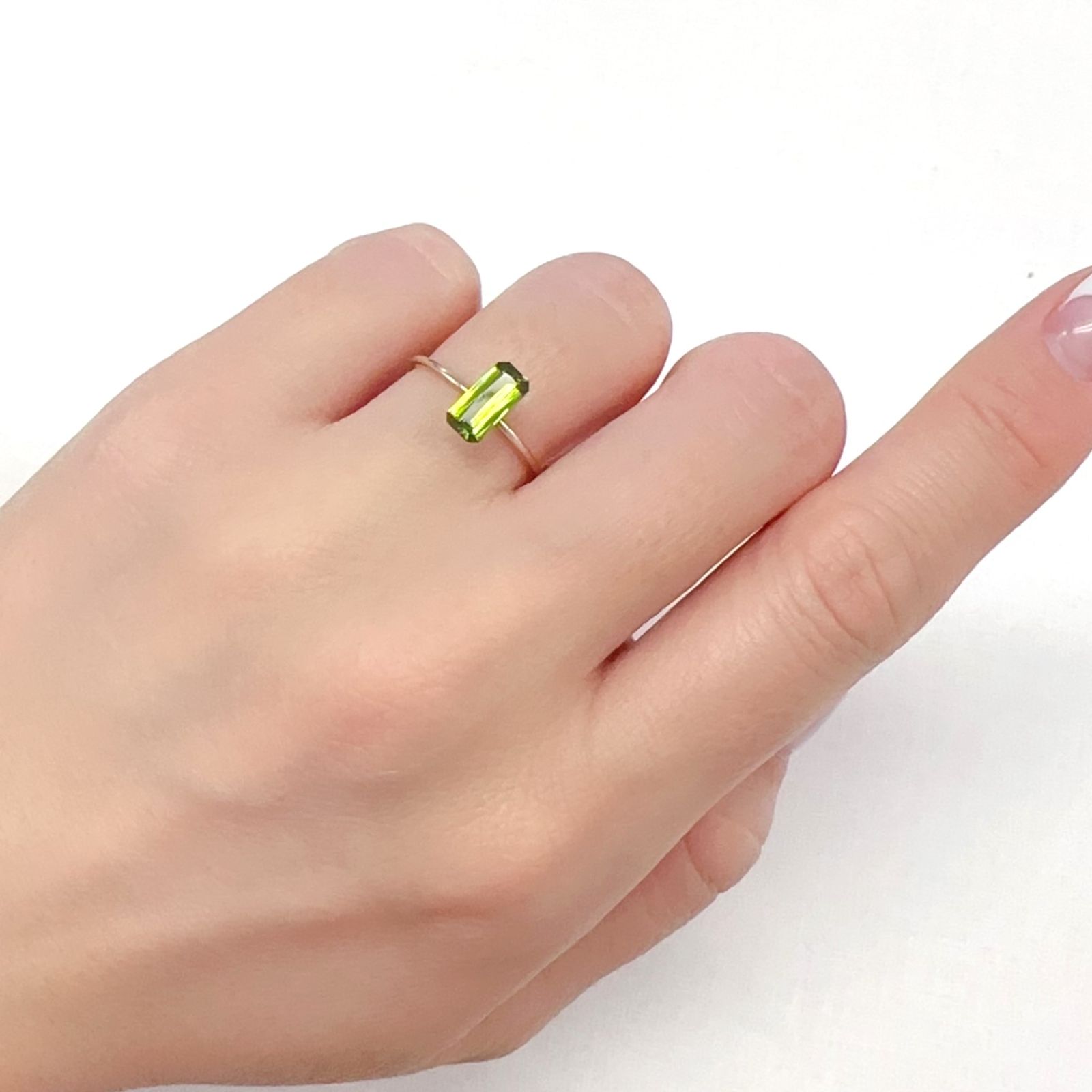 カラーチェンジスフェーン パキスタン産 0.80ct[231224765]8.3x4mm前後