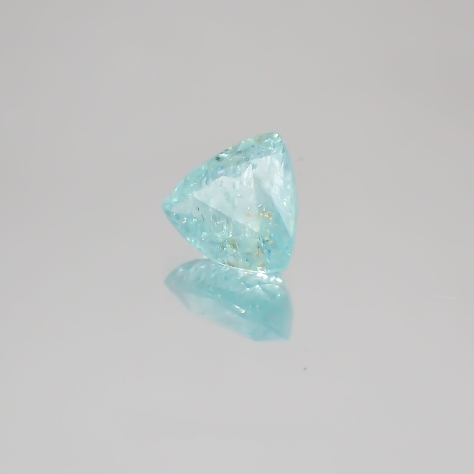 パライバトルマリン モザンビーク産 ルース 1.05ct[21059403]6.4×7.2mm前後