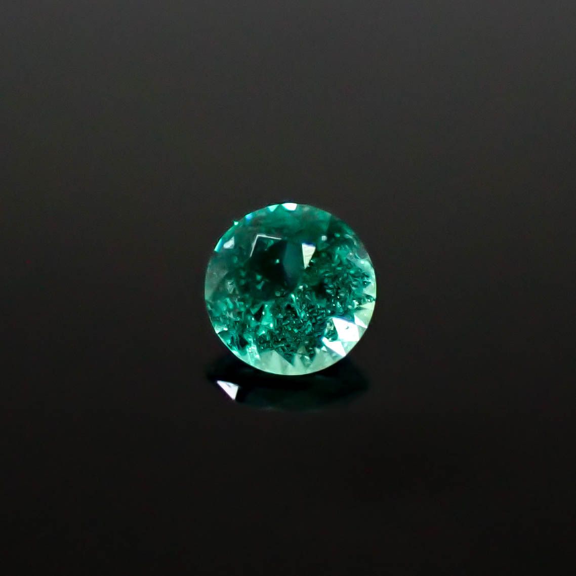 ノンオイルエメラルド ロシア産 0.045ct [250330104]2.3x2.3mm前後
