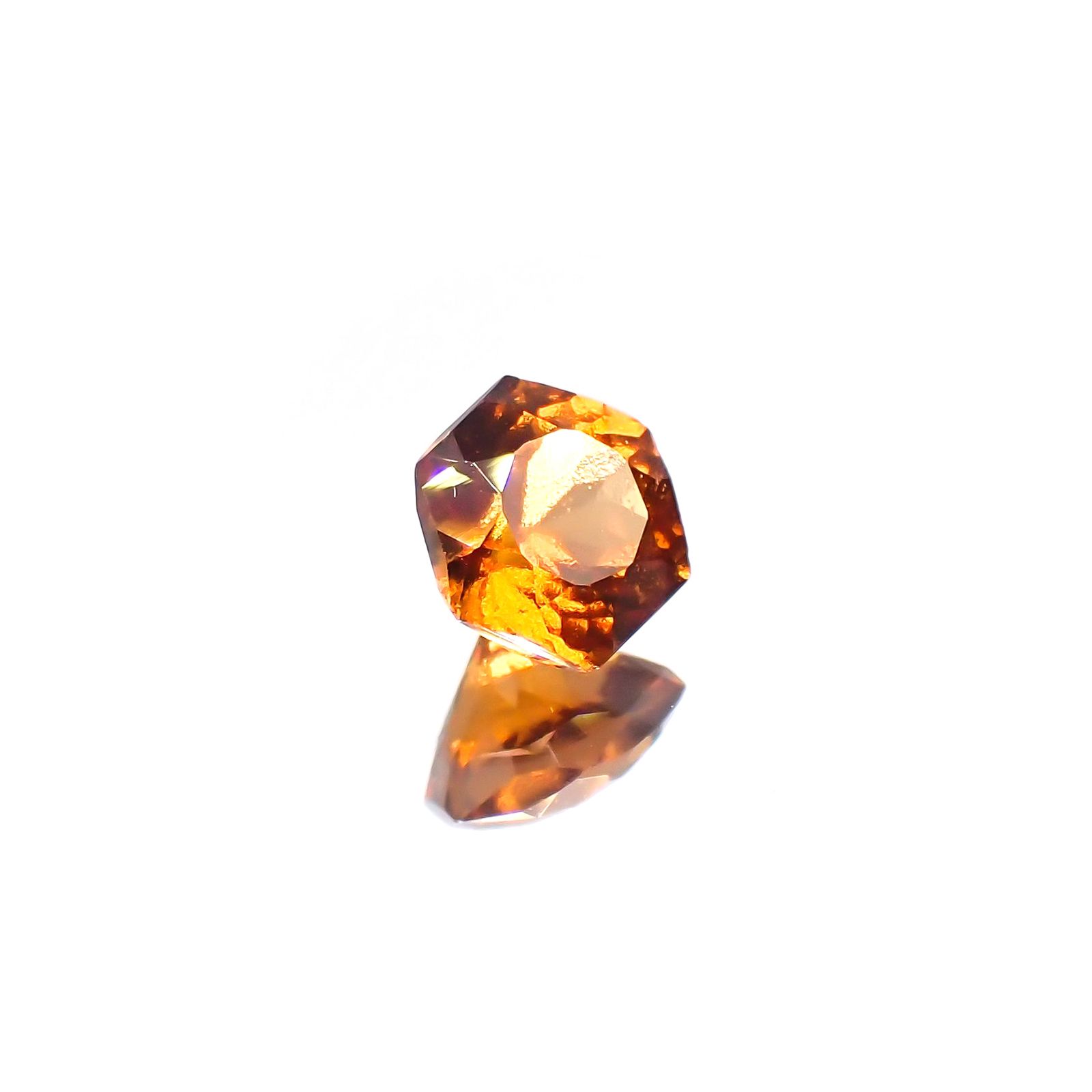 ◇ヘキサゴンカット◇ヘソナイトガーネット(宝石名ガーネット) スリランカ産 0.90ct 識別済[210812684]5.4×5.4mm前後