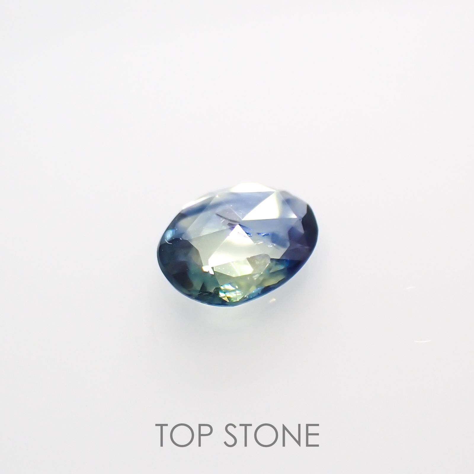 ◇ローズカット◇バイカラーサファイア(宝石名バイカラー・サファイア) マダガスカル産 0.56ct 識別済[210913206]6.5×5.2mm前後
