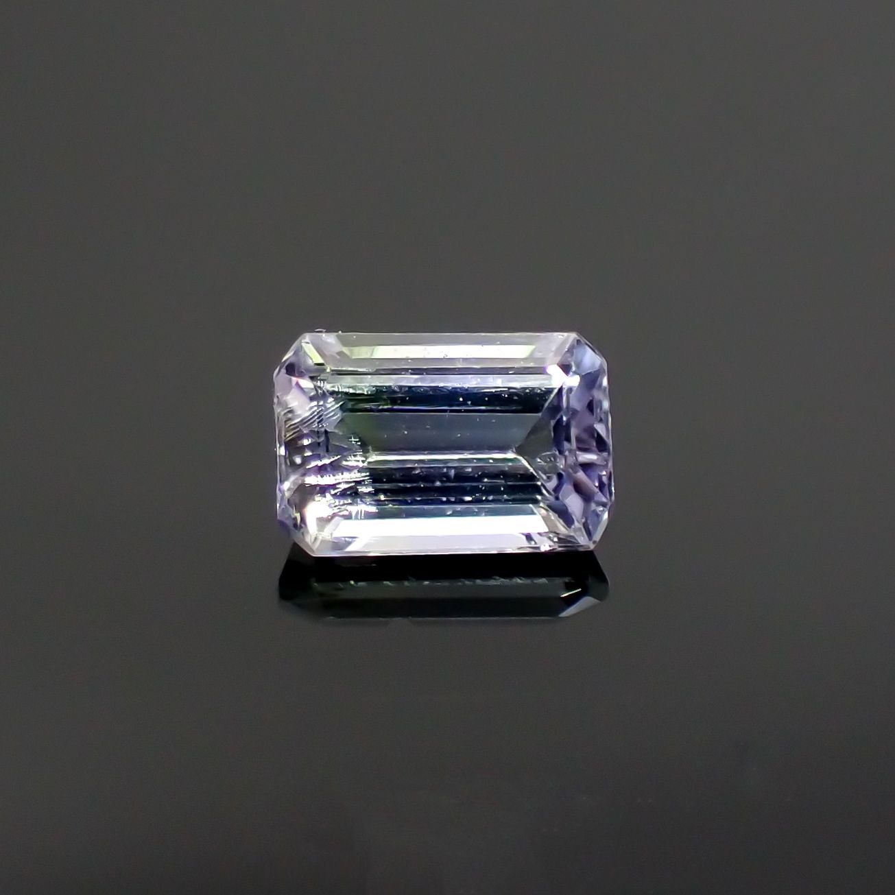 パーティカラータンザナイト(宝石名パーティカラード・ゾイサイト) タンザニア産 0.666ct ソ付(彩珠)[210711845]5.9×3.9mm前後