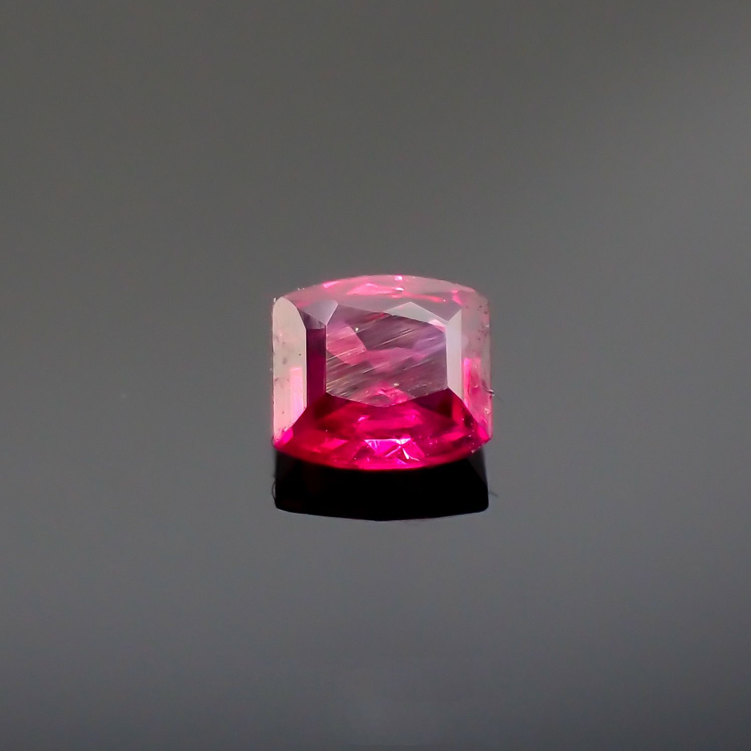 ルビー モザンビーク/ビルマ産 0.12ct [220616200]2.9x2.7mm前後