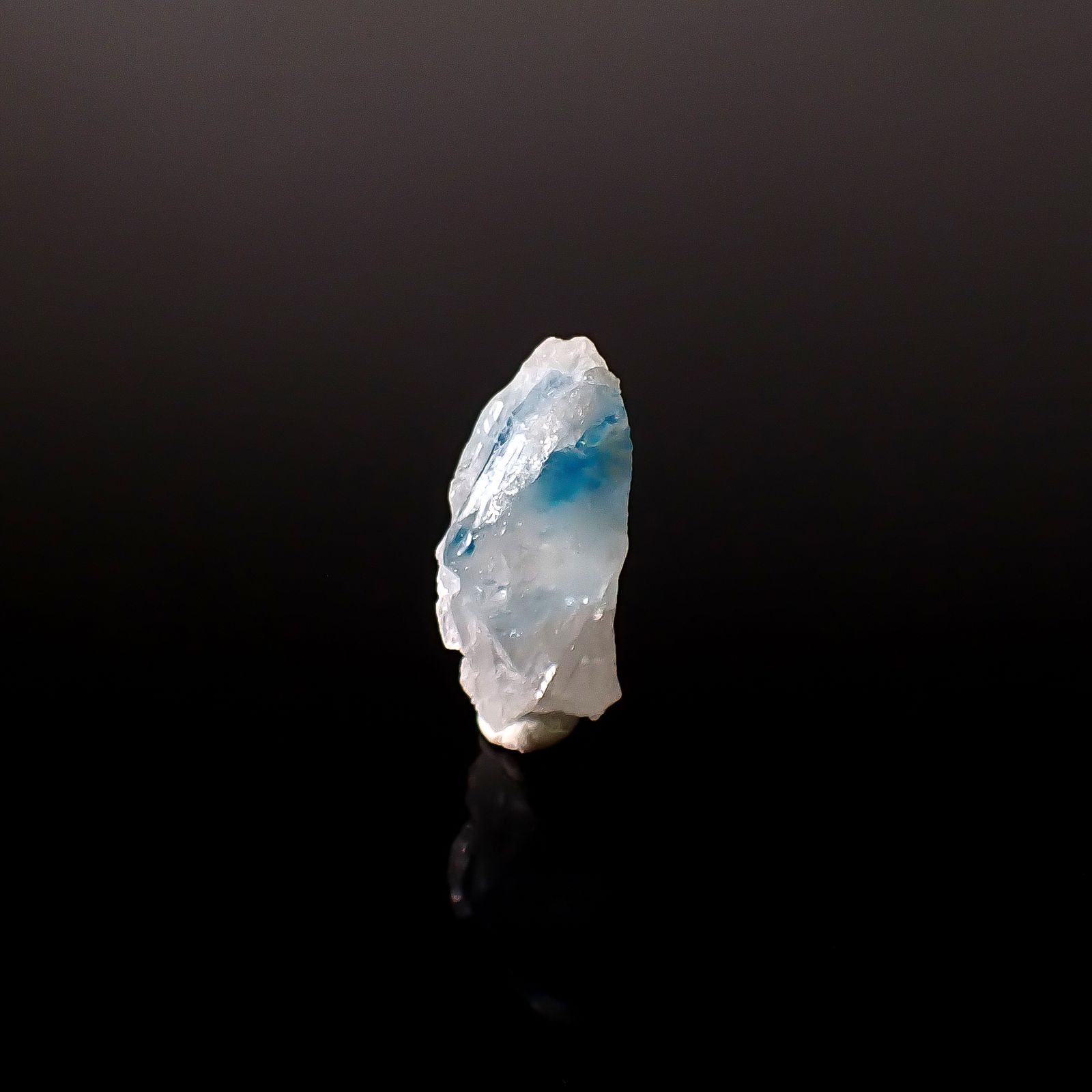 ユークレース 原石 ブラジル産 15.68ct / 23.1x10.4mm前後 [260231723]