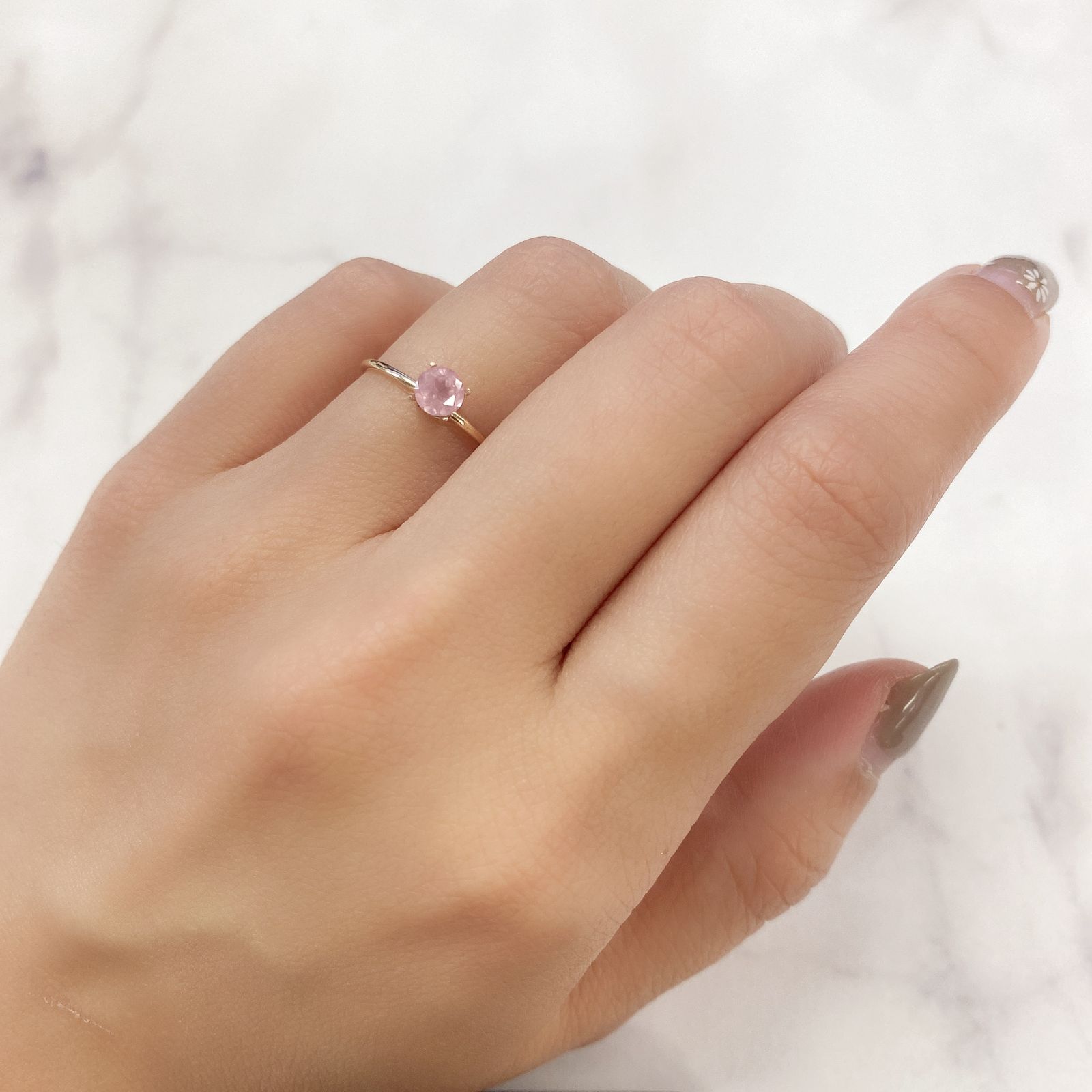シルキーピンクスピネル(宝石名ピンク・スピネル) タンザニア産 0.42ct 識別済[210812910]4.4×4.4mm前後
