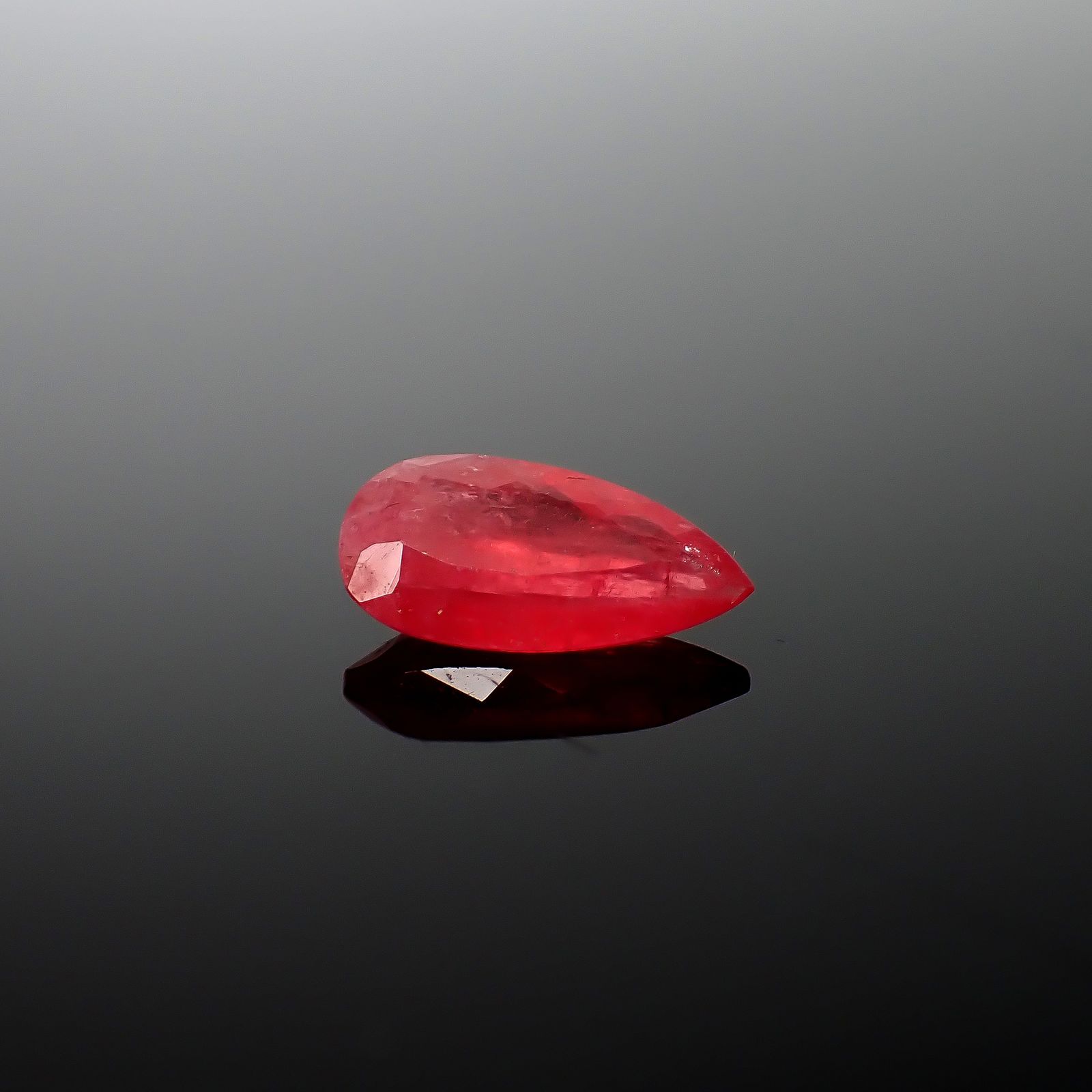 ロードナイト(宝石名ロードナイト)ブラジル産 識別済 1.79ct / 11.5x5.8mm前後 [260732653]