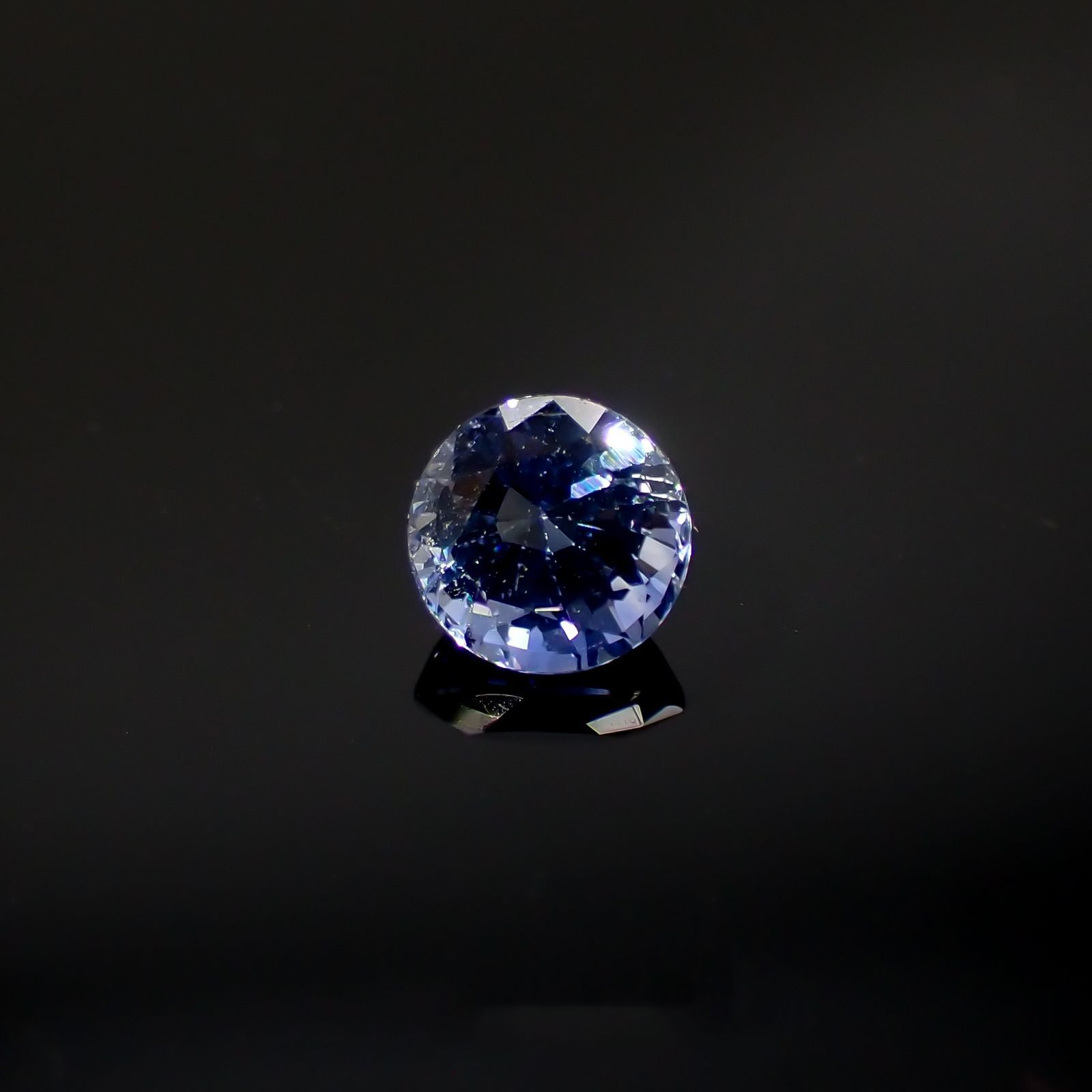 アイスブルーサファイア(宝石名サファイア)スリランカ/マダガスカル産 0.65ct 識別済[220515979]4.9x4.8mm前後
