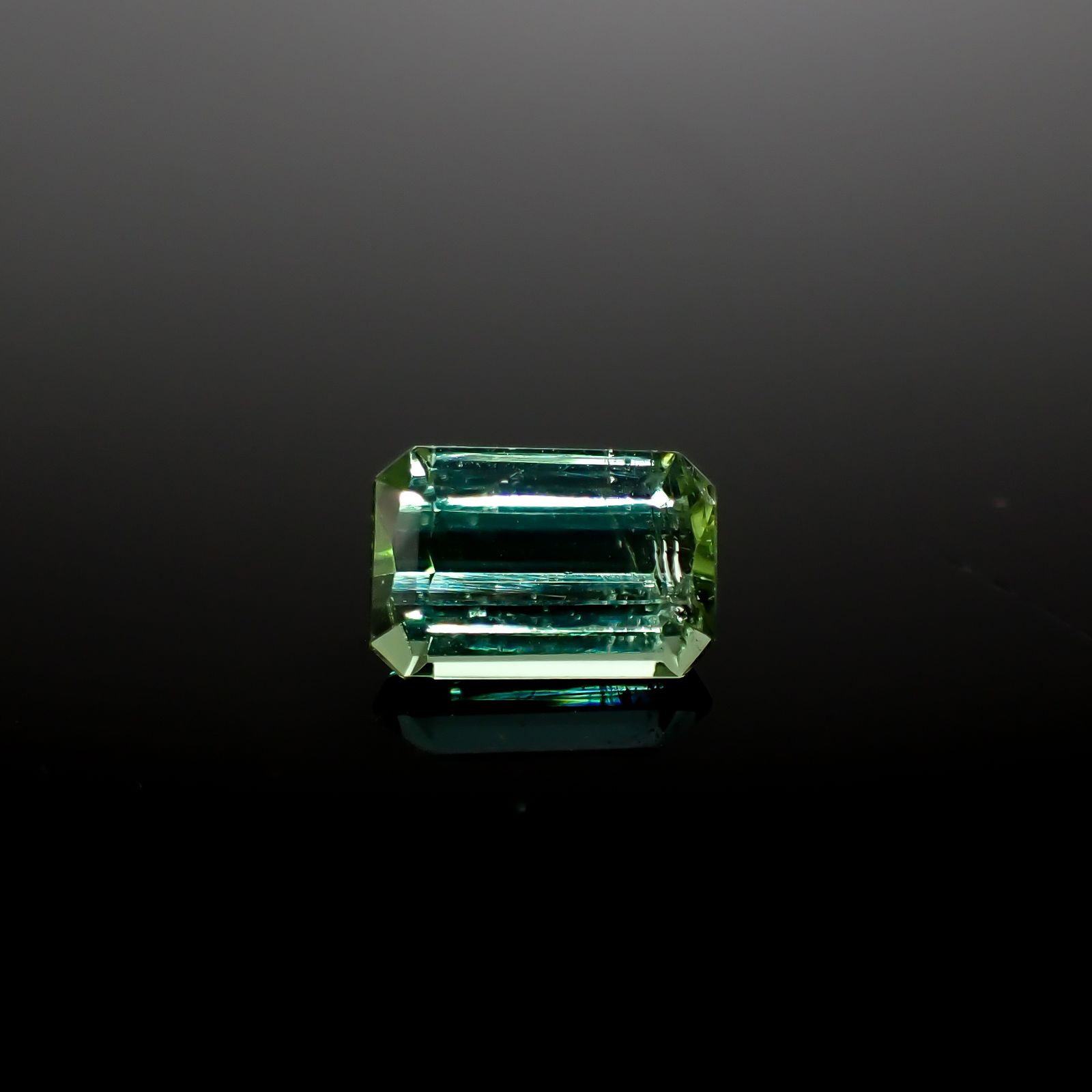 グリーントルマリン(宝石名トルマリン)アフガニスタン産 1.08ct 識別済[240527793]7.3x4.9mm前後