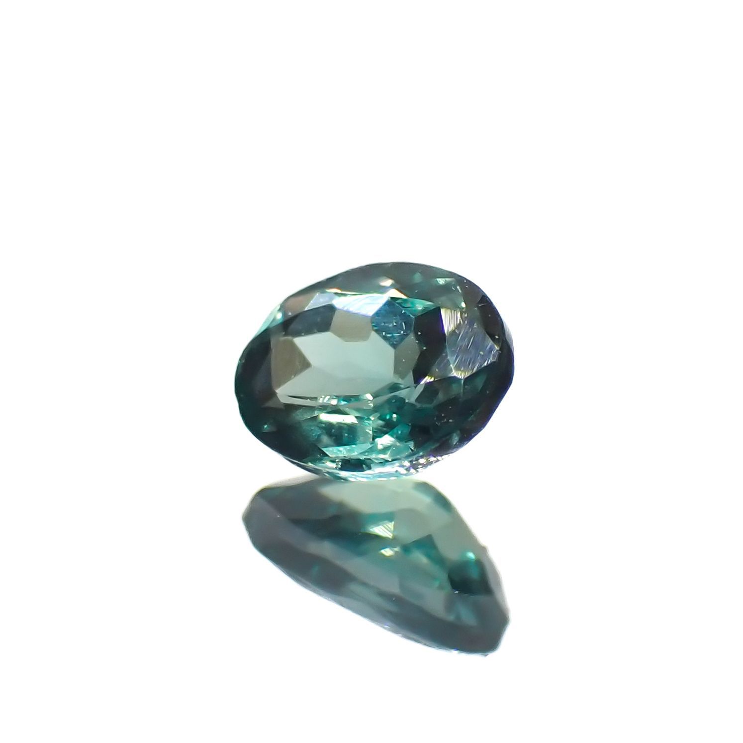 アレキサンドライト(宝石名アレキサンドライト)インド産 0.22ct 識別済[221219403]4.1x3.1mm前後