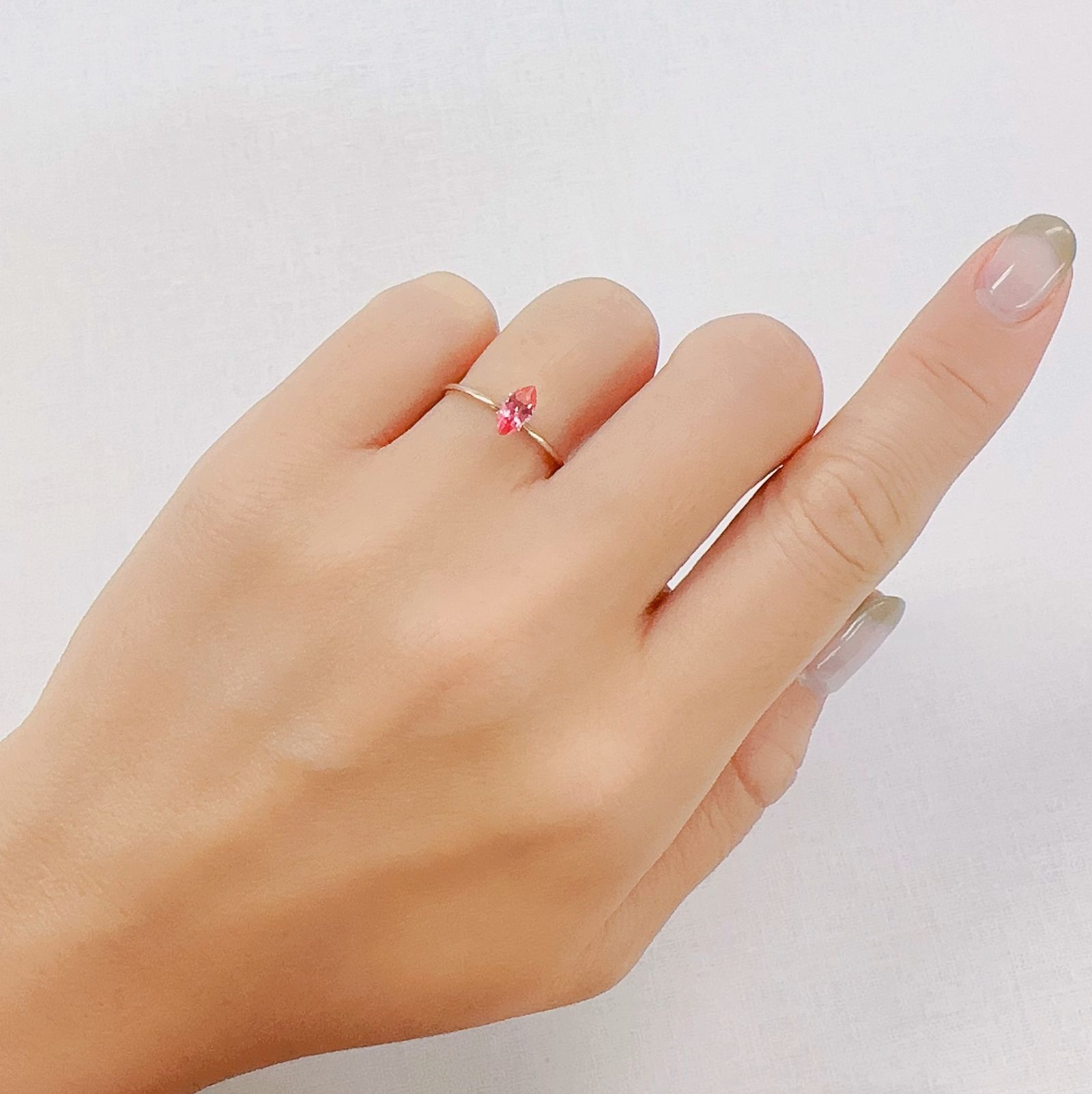 ホットピンクスピネル(宝石名ピンク・スピネル)タンザニア産 0.35ct 識別済[230823040]7x3.4mm前後