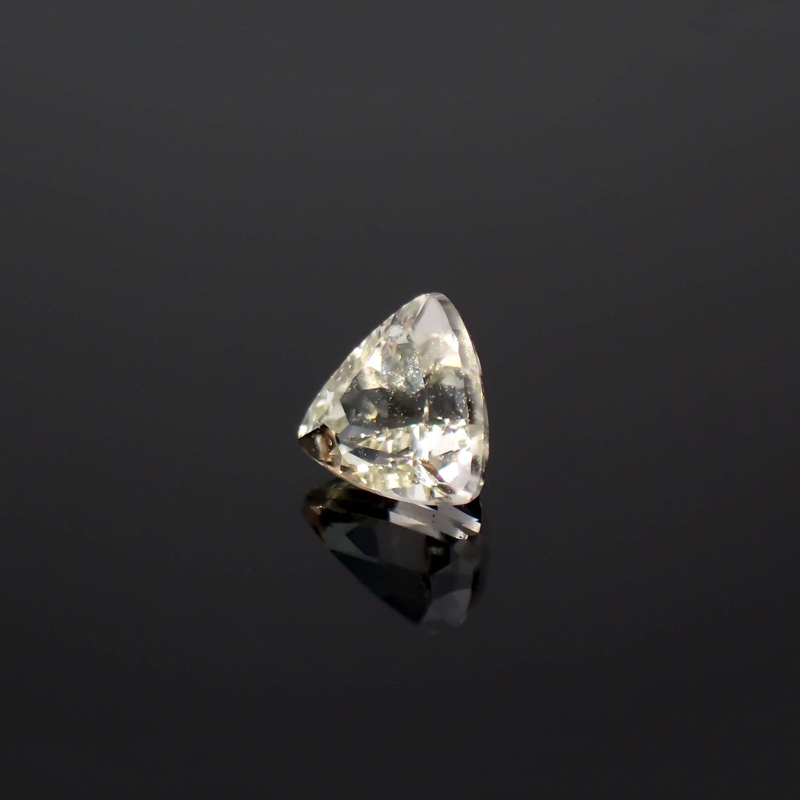 リューコガーネット ビルマ産 0.30ct [230421418]3.8x4.1mm前後