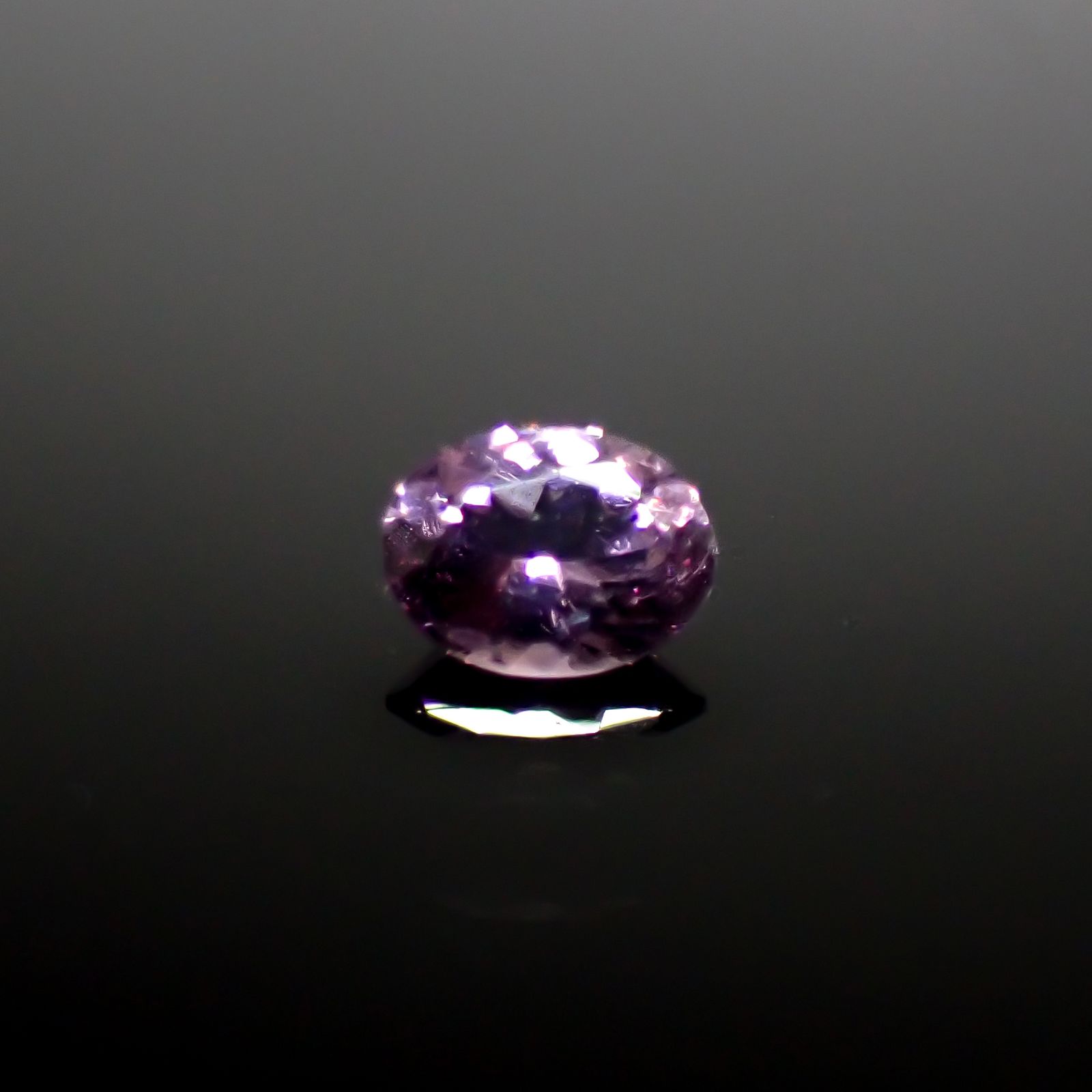 パープルスピネル(宝石名スピネル)ビルマ/マダガスカル産 0.37ct 識別済[241029267]5.2x3.9mm前後