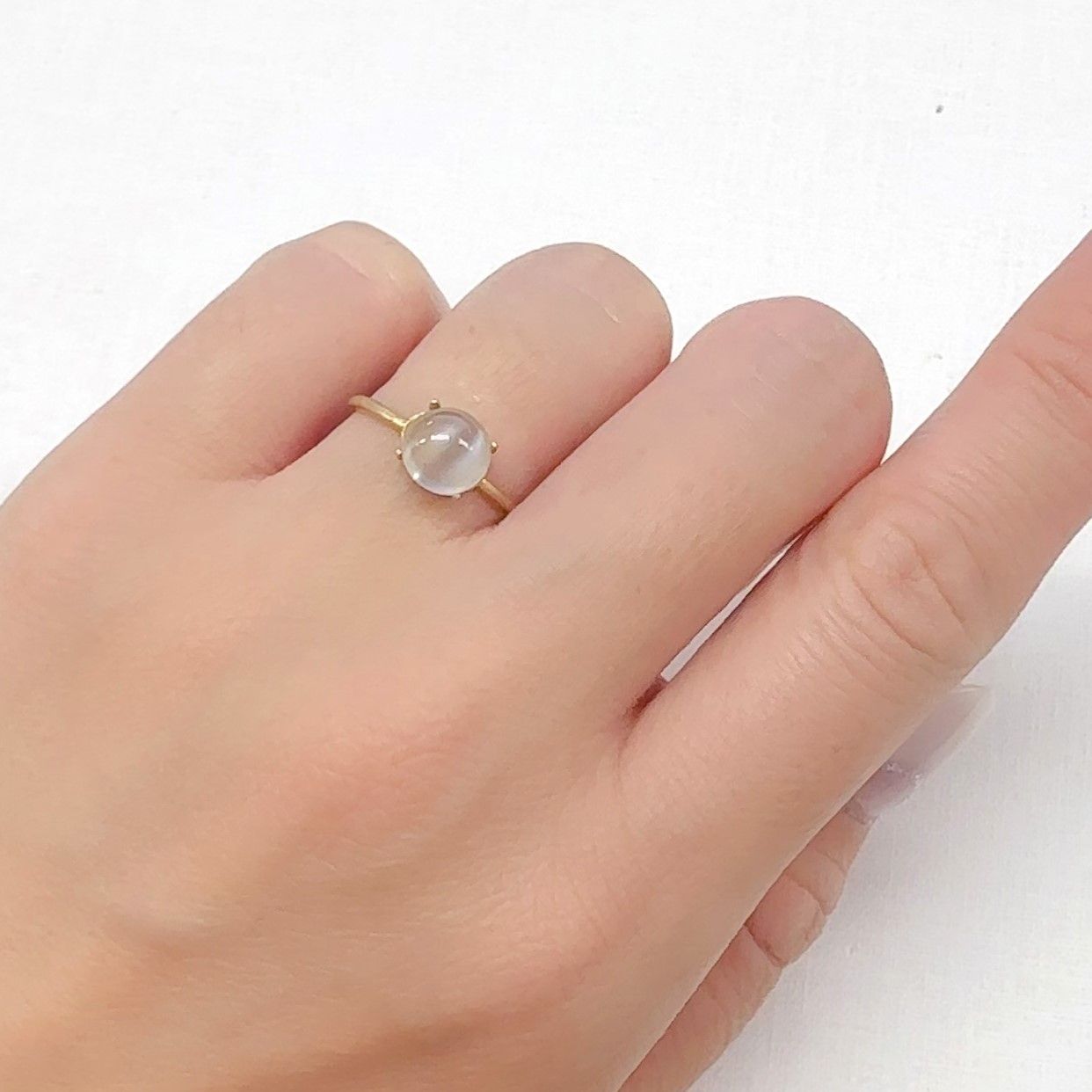 ムーンストーンキャッツアイ インド産 1.41ct[240527742]7.1x7.1mm前後