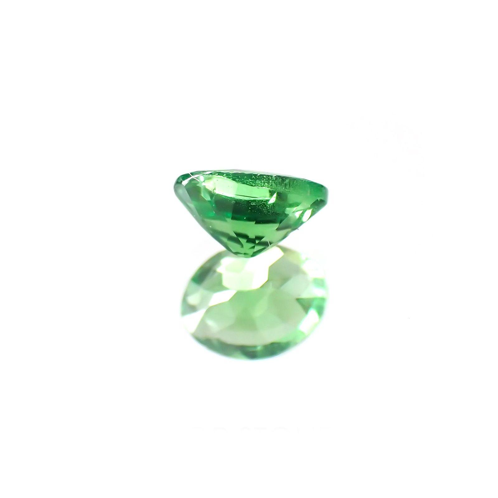 ツァボライト(宝石名ガーネット)タンザニア産 0.25ct 識別済[251018725]4.5x3.4mm前後