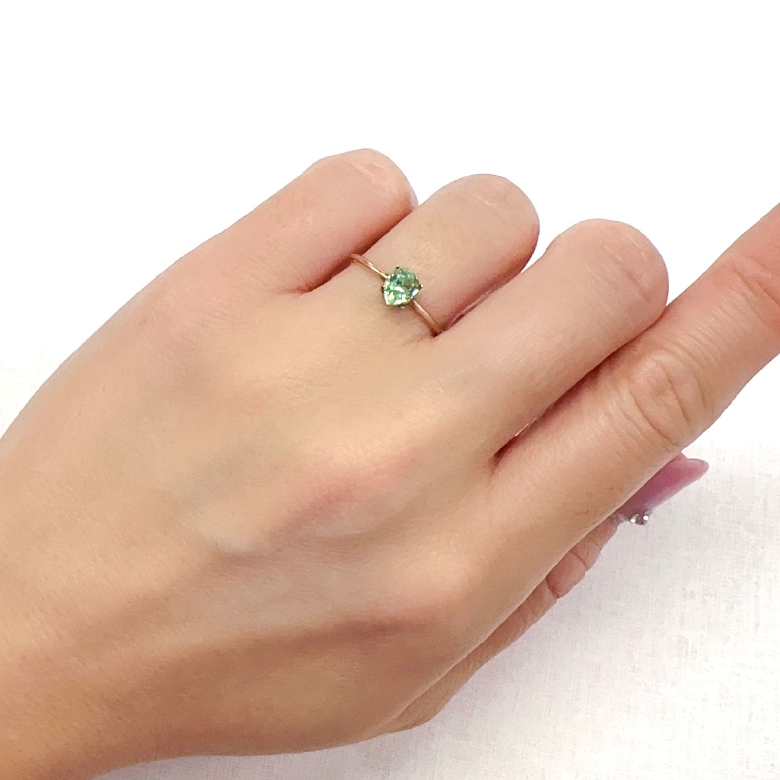 ミントガーネット タンザニア産 0.61ct[231023742]5.6x4.5mm前後