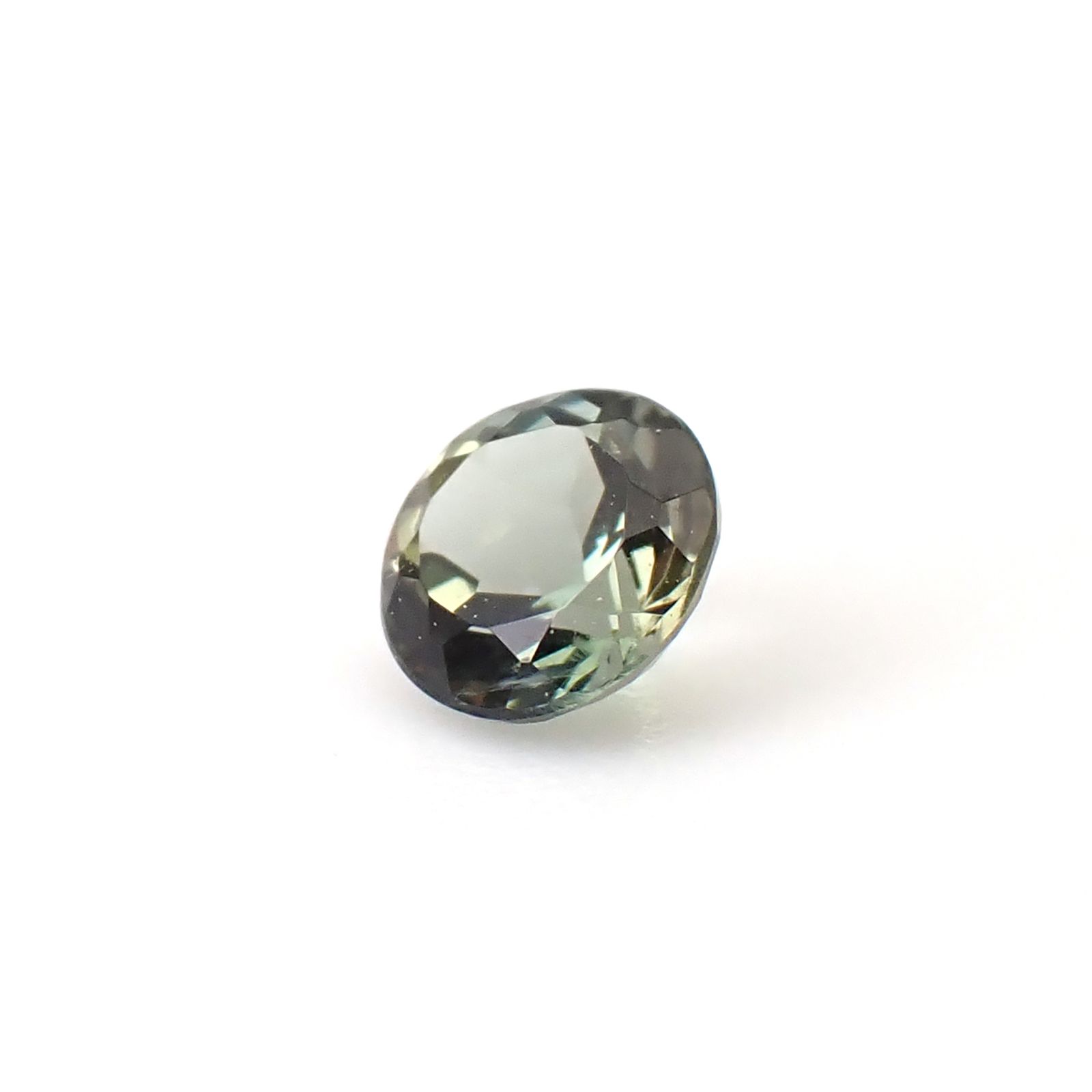 グリーンゾイサイト(宝石名ゾイサイト)タンザニア産 識別済 0.22ct / 3.7x3.6mm前後 [260932858]