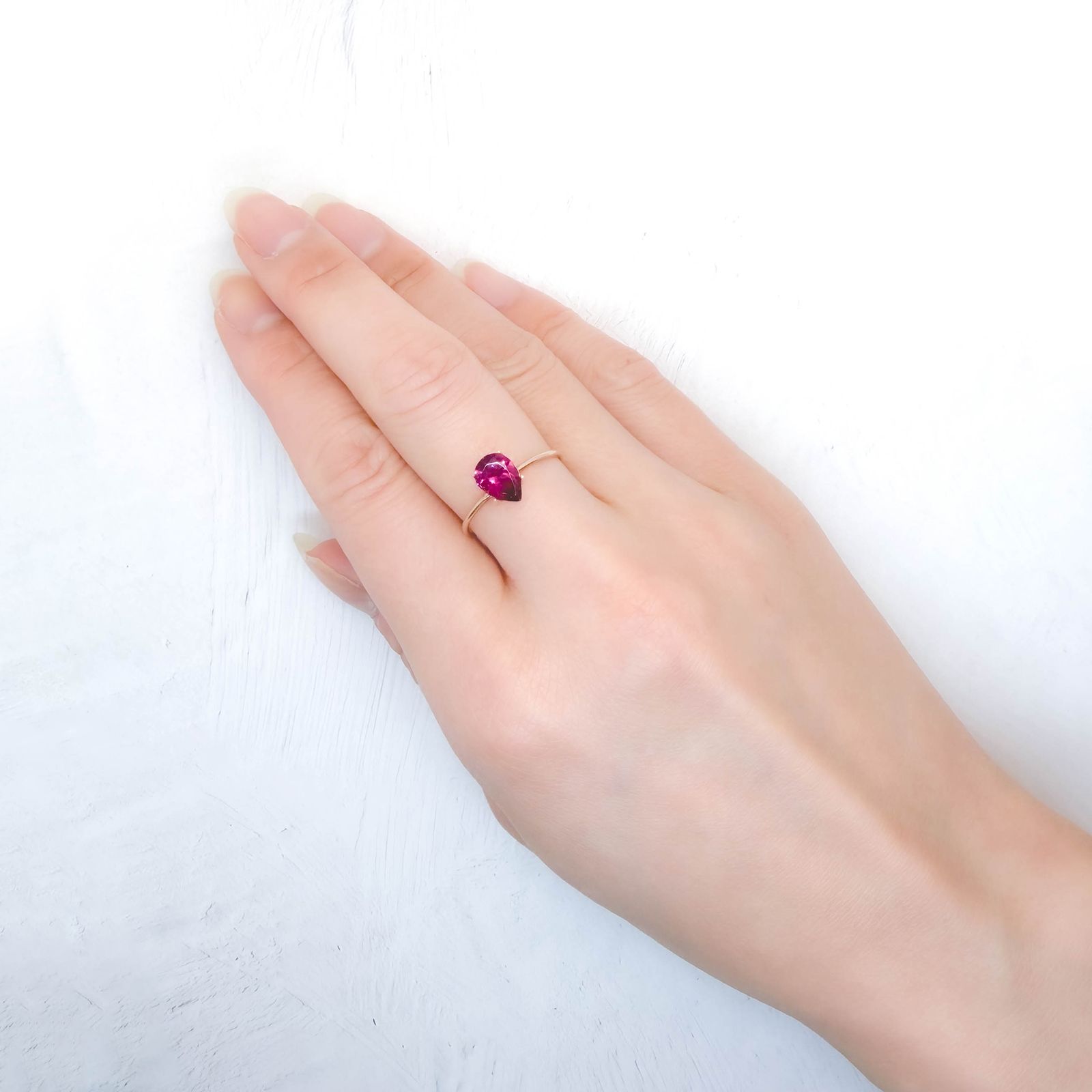 パープルトルマリン(宝石名パープル・トルマリン)ブラジル産 識別済 0.88ct / 8.1x5.7mm前後 [260323894]
