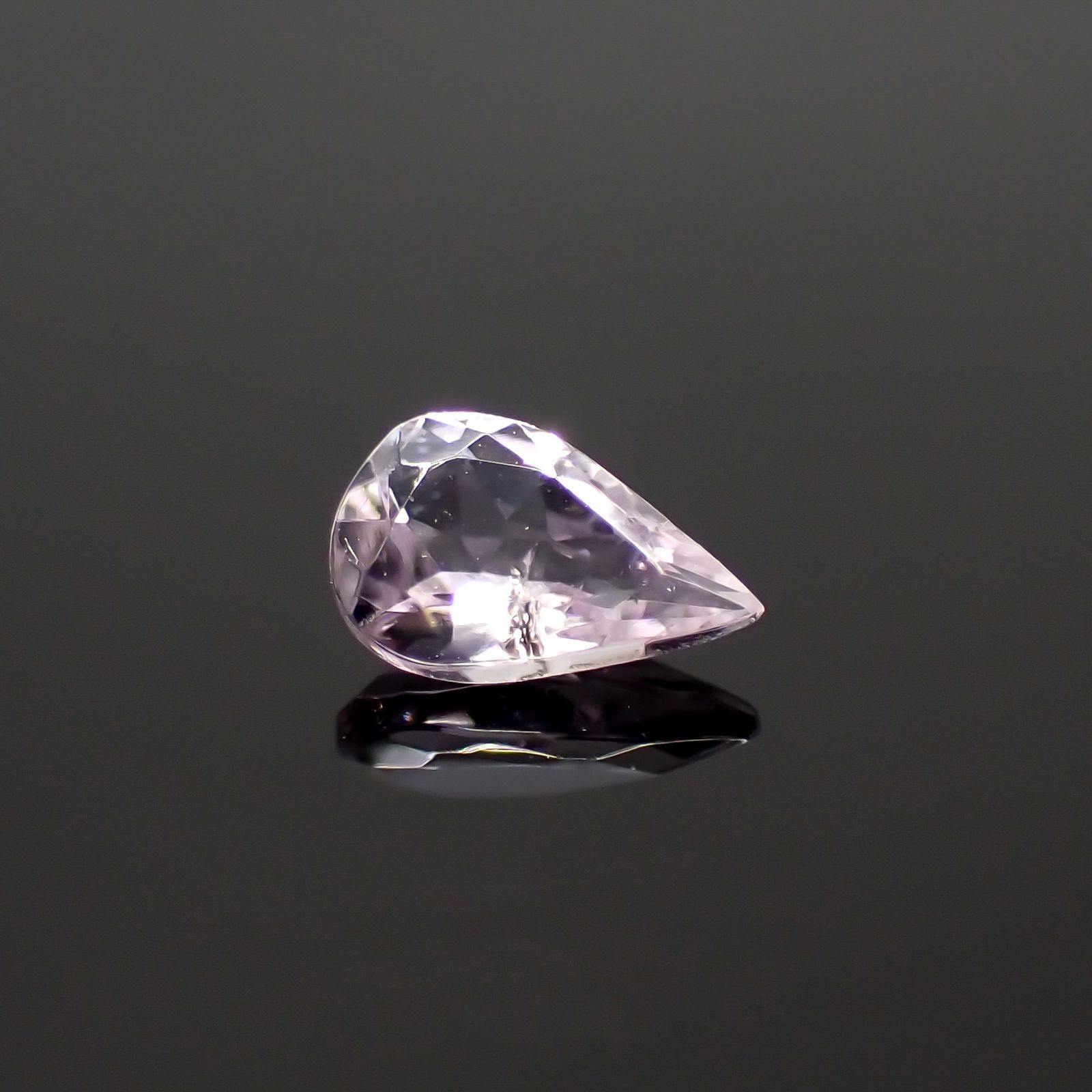 ピンクゾイサイト(宝石名ピンク・ゾイサイト)タンザニア産 0.21ct 識別済[220114938]5.1x3.1mm前後