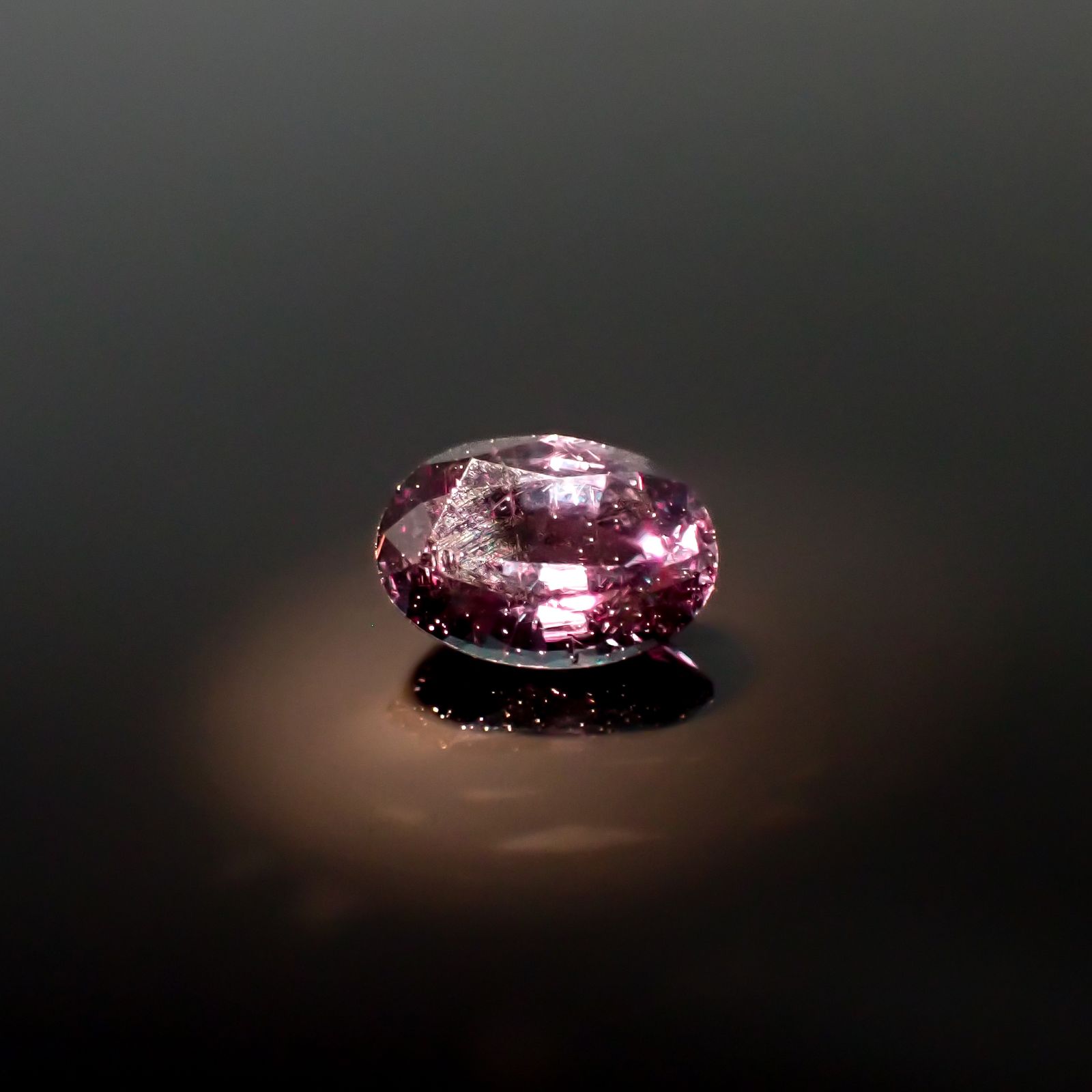 ベキリーブルーガーネット（カラーチェンジガーネット アレキタイプ） マダガスカル・ベキリー産 0.75ct [241029378]6.5x4.5mm前後