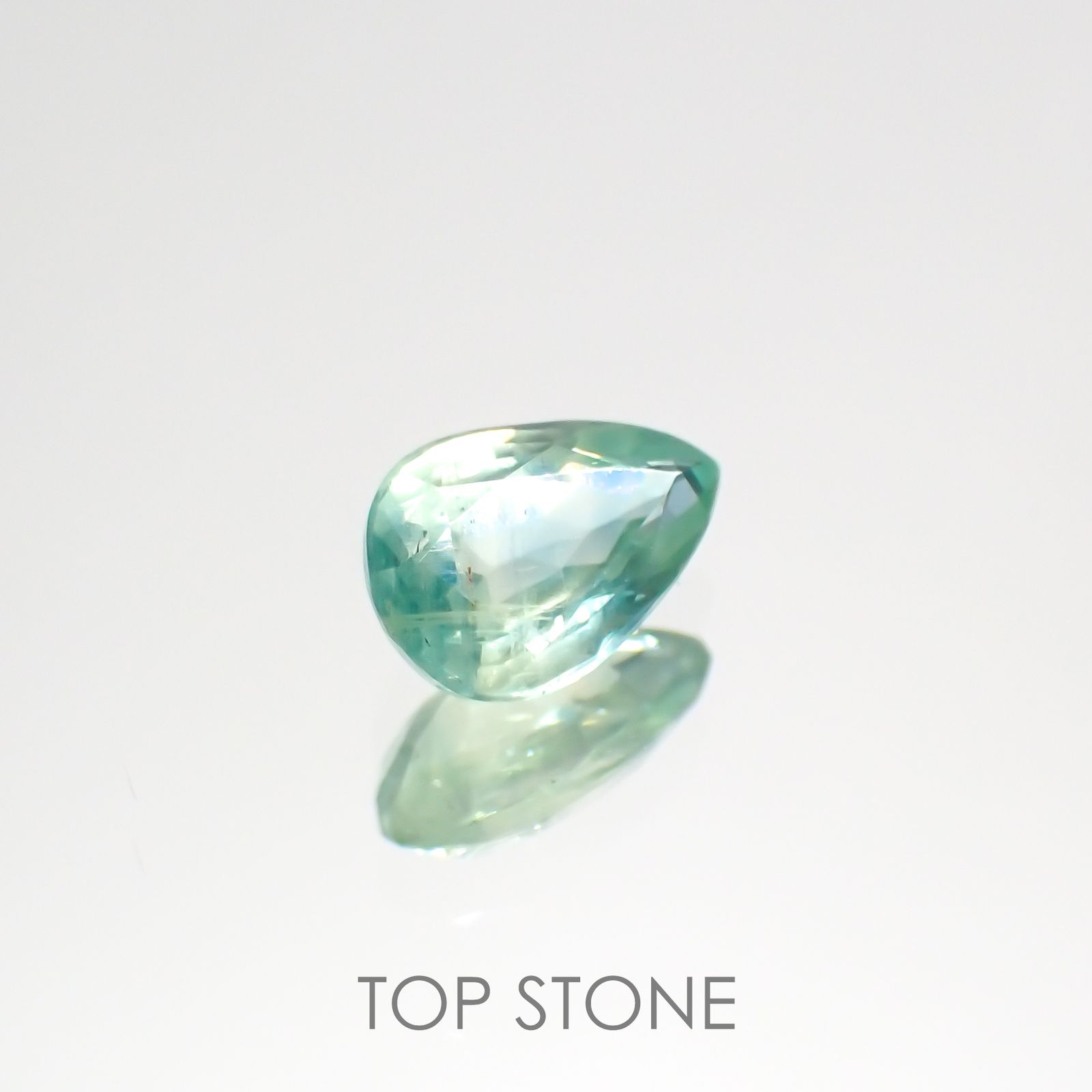 バイカラーカイヤナイト(宝石名カイヤナイト)ネパール産 0.93ct 識別済[220115367]7.4x5mm前後