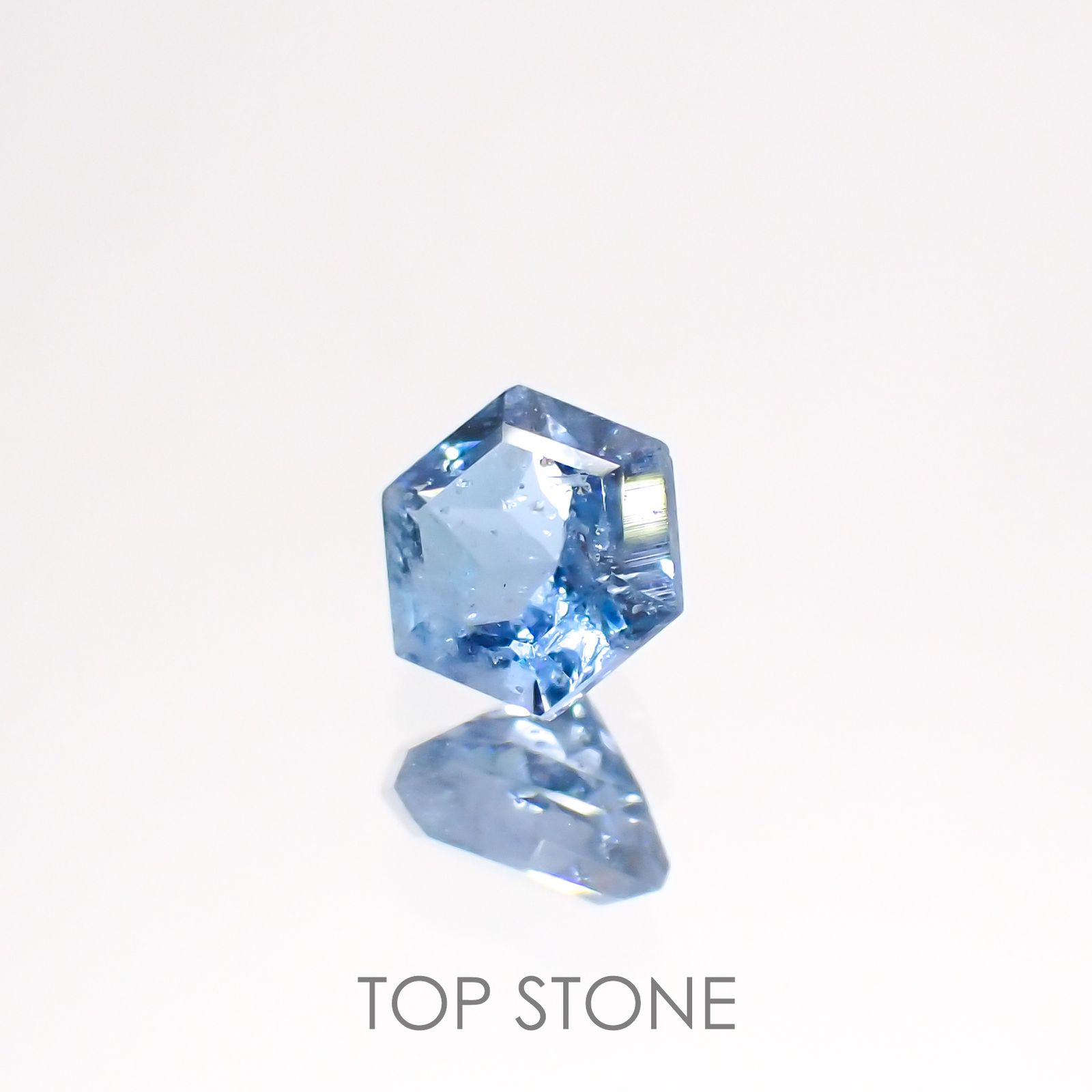 ◇ヘキサゴンカット◇サンタマリアアクアマリン(宝石名アクアマリン)ブラジル産 0.43ct 識別済[220114671]4.6x4.5mm前後