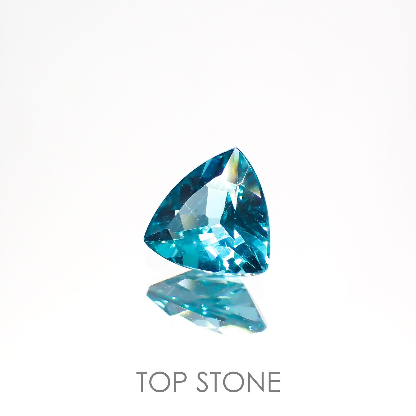 アパタイト(宝石名アパタイト) マダガスカル産 0.46ct 識別済[211013519]5.4×5.6mm前後