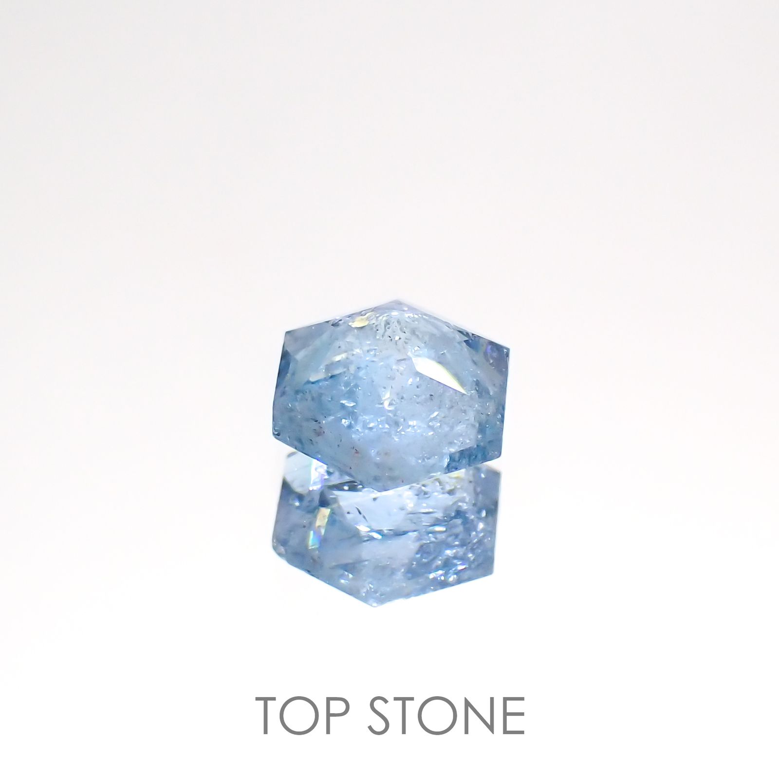 ◇ヘキサゴンカット◇サンタマリアアクアマリン(宝石名アクアマリン)ブラジル産 0.53ct 識別済[220114670]5x4.9mm前後