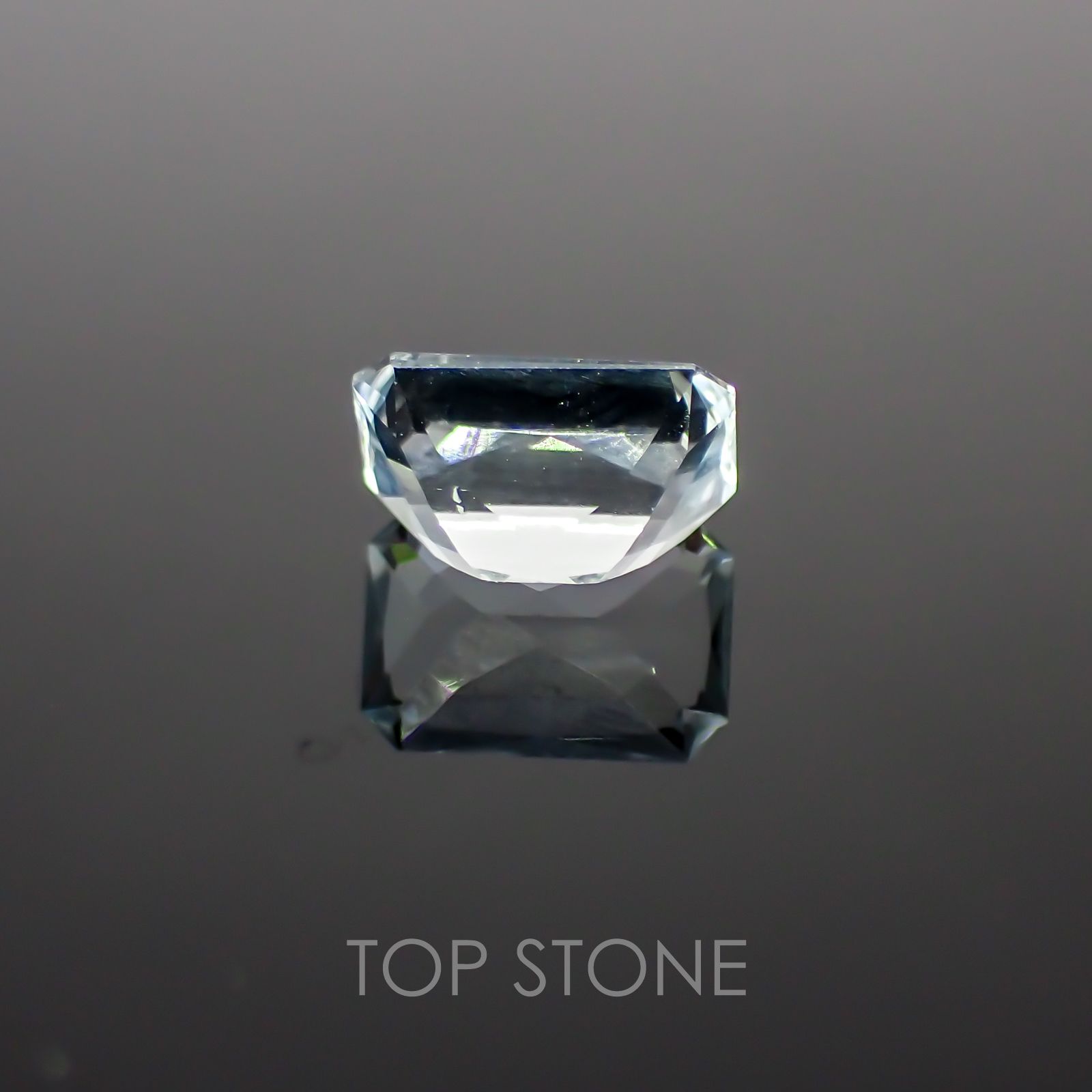 アクアマリン(宝石名アクアマリン) ナイジェリア産 1.08ct 識別済[19111502]7.5×5.1mm前後