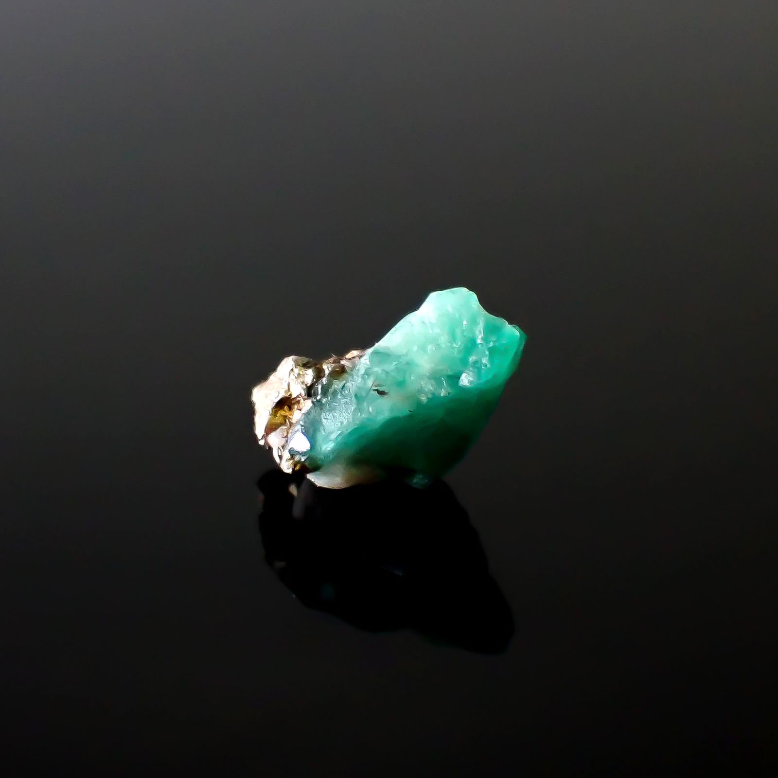エメラルド原石 コロンビア産 5.76ct [250430178]14.4x9.3mm前後