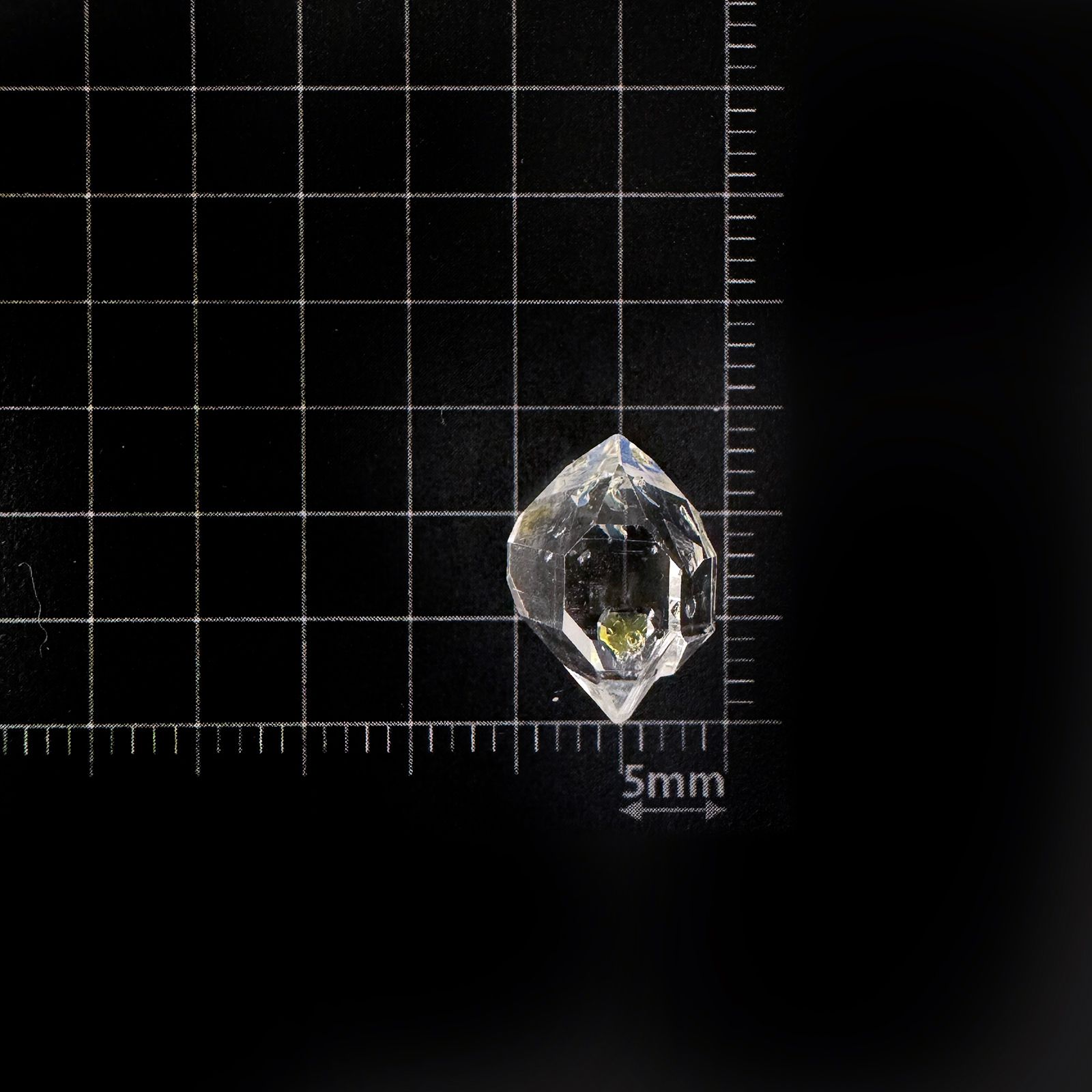 オイルインクォーツ原石 パキスタン産 4.67ct [231224716]12.7x9mm前後