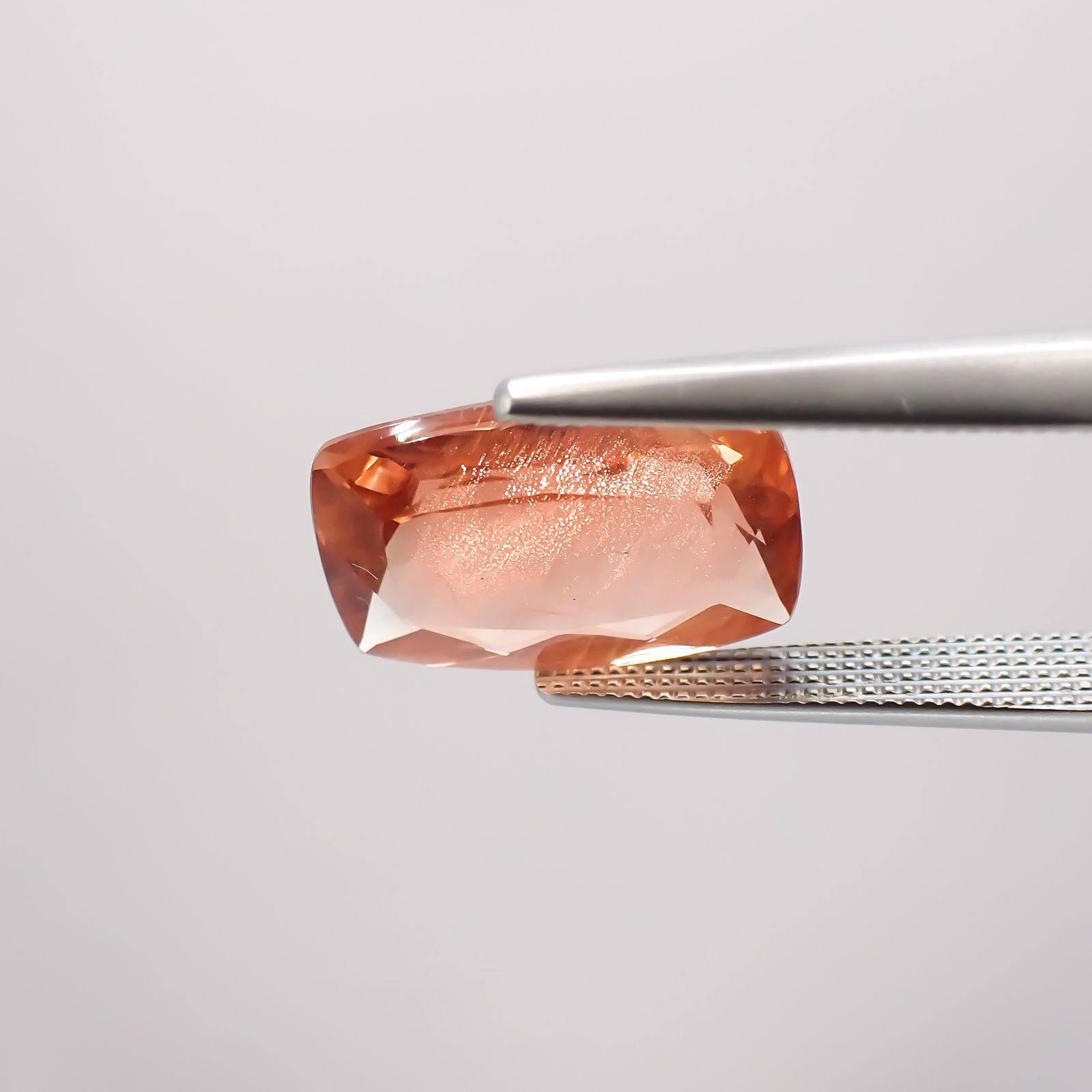 オレゴンサンストーン(宝石名ラブラドライト・サンストーン)アメリカ・オレゴン州産 4.180ct ソ付(彩珠)[230622267]13x8.5mm前後