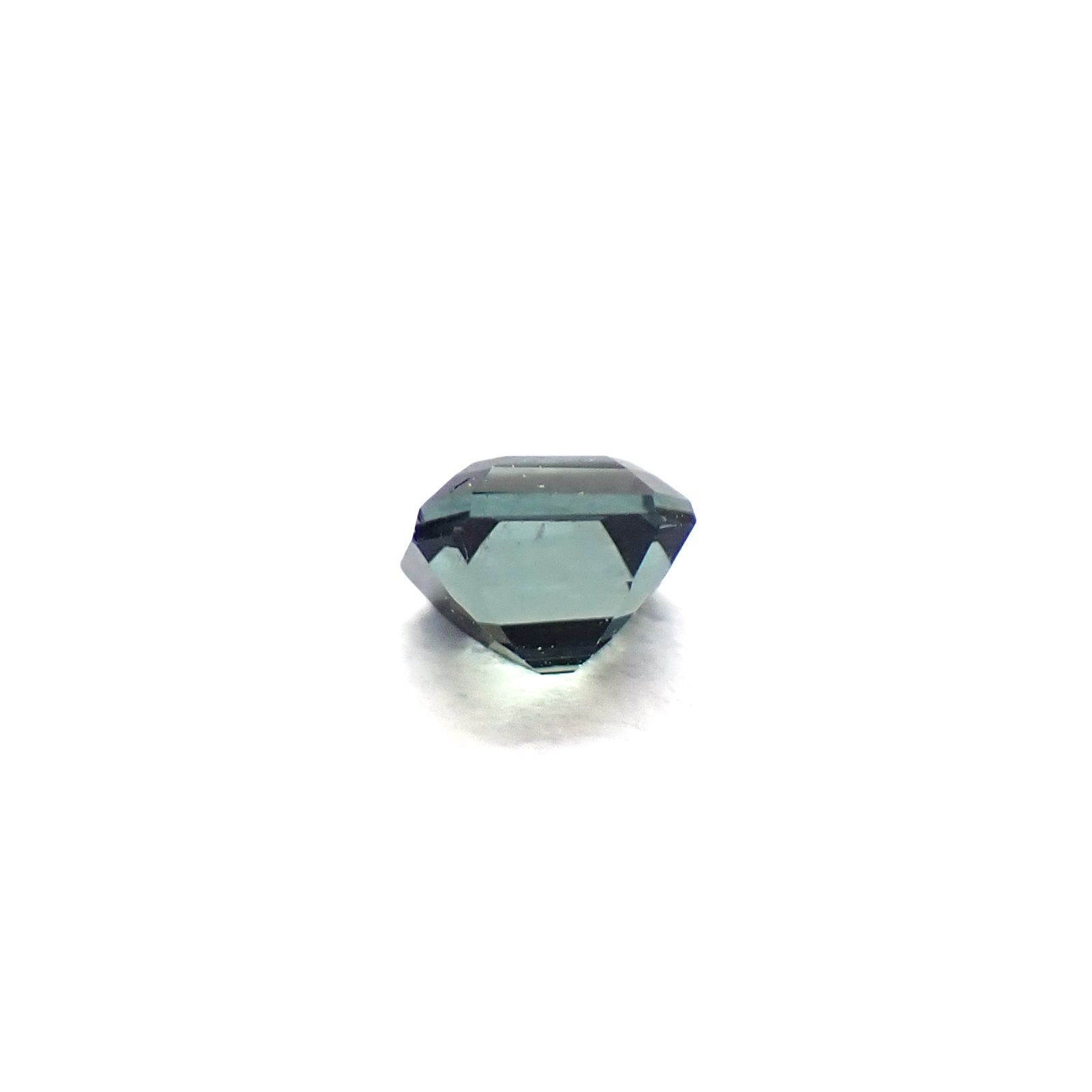 ベキリーブルーガーネット（カラーチェンジガーネット アレキタイプ） マダガスカル・ベキリー産 0.11ct / 2.6x2.3mm前後 [260732460]