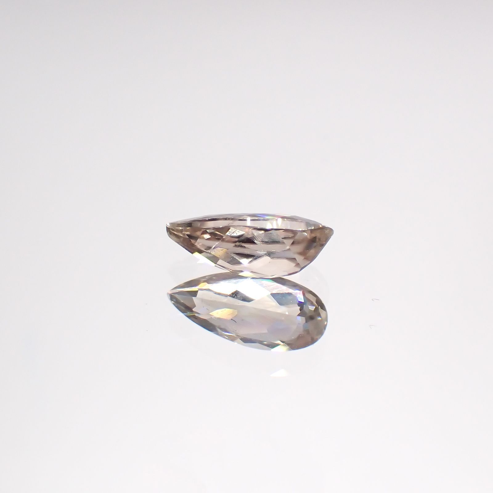 ダイアスポア(宝石名ダイアスポア)トルコ産 0.77ct 識別済[220516032]8.6x3.9mm前後