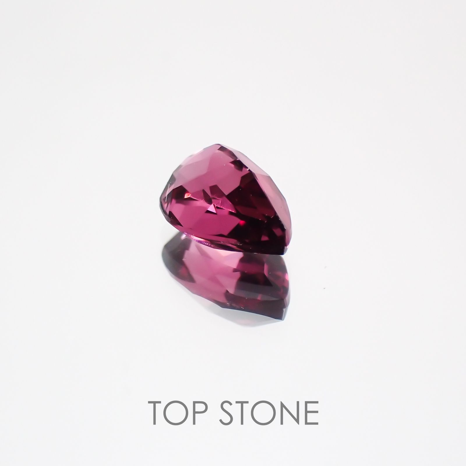カラーチェンジマラヤガーネット タンザニア産 ルース 0.9ct[21059659]6.6×4.6mm前後