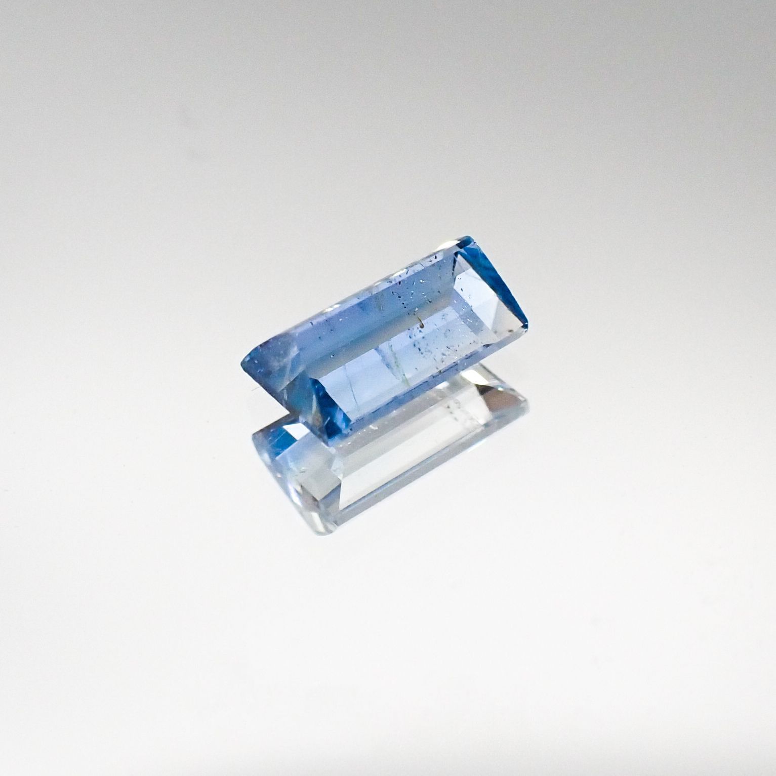 ジェレメジェバイト(宝石名エレメジェバイト) ナミビア産 0.494ct ソ付(彩珠)[20085121]5.6×3.5mm前後