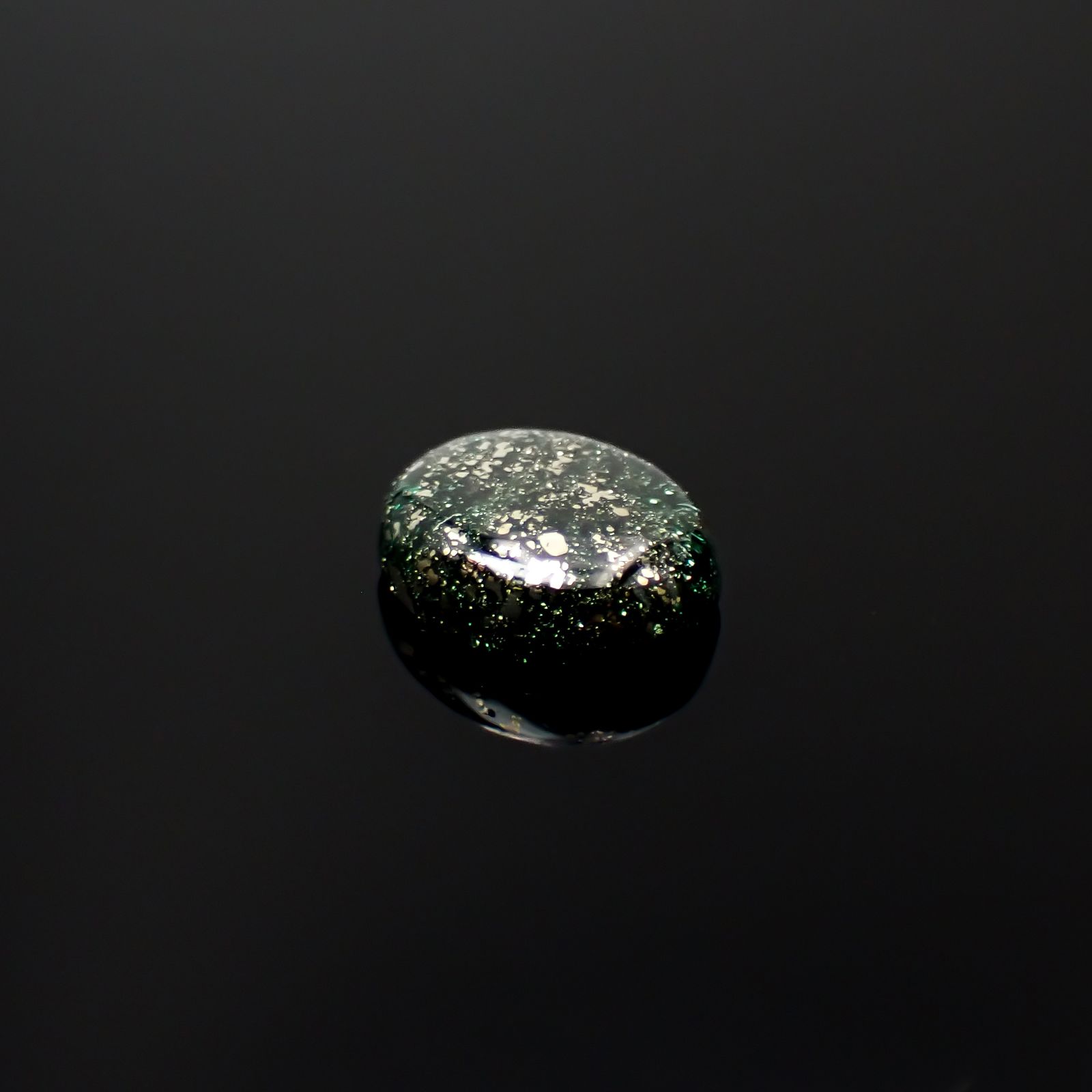 パイライトインエメラルド コロンビア産 2.53ct [241029303]9.8x8.3mm前後