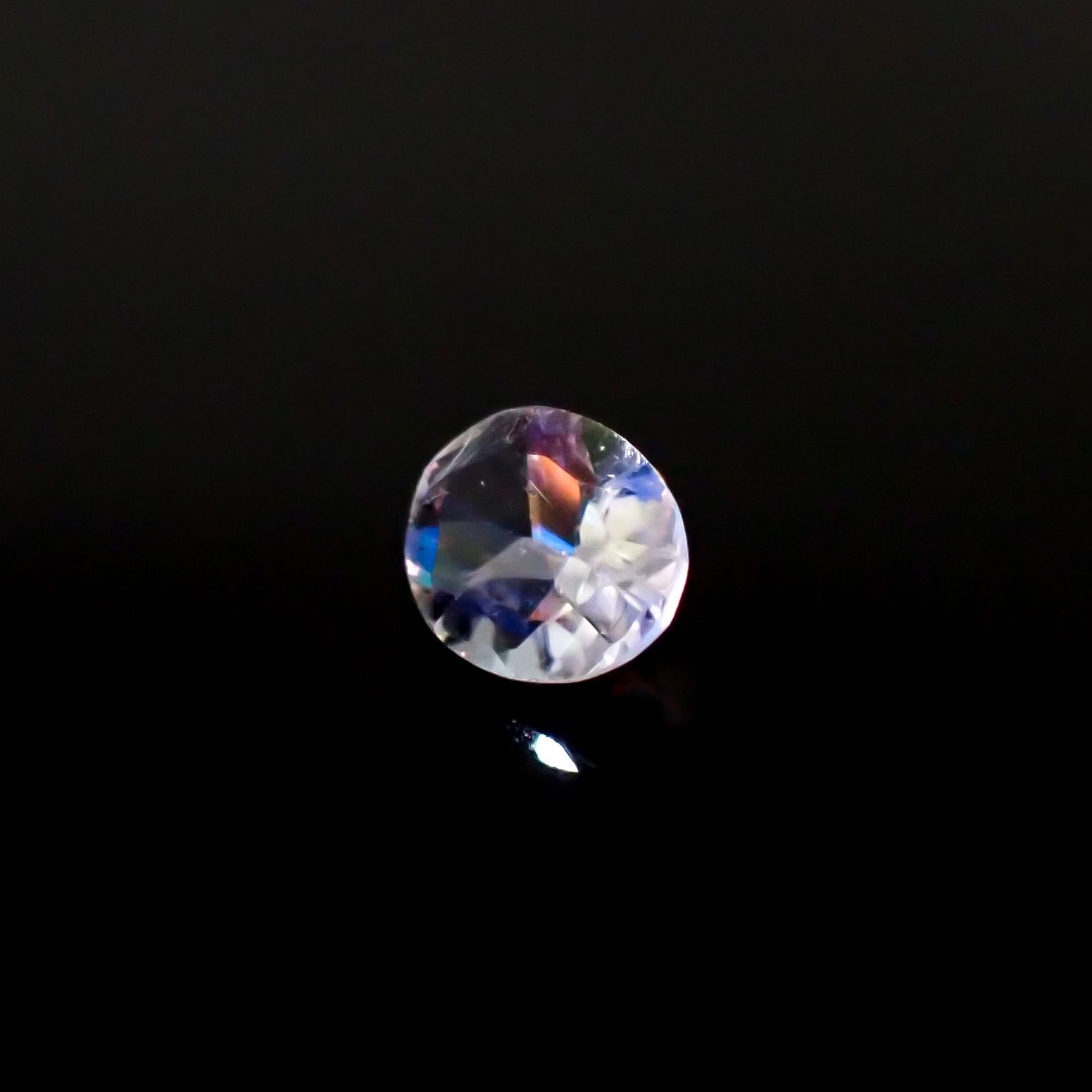 レインボームーンストーン(宝石名ラブラドライト)タンザニア産 0.31ct 識別済[241029204]5.2x4.1mm前後