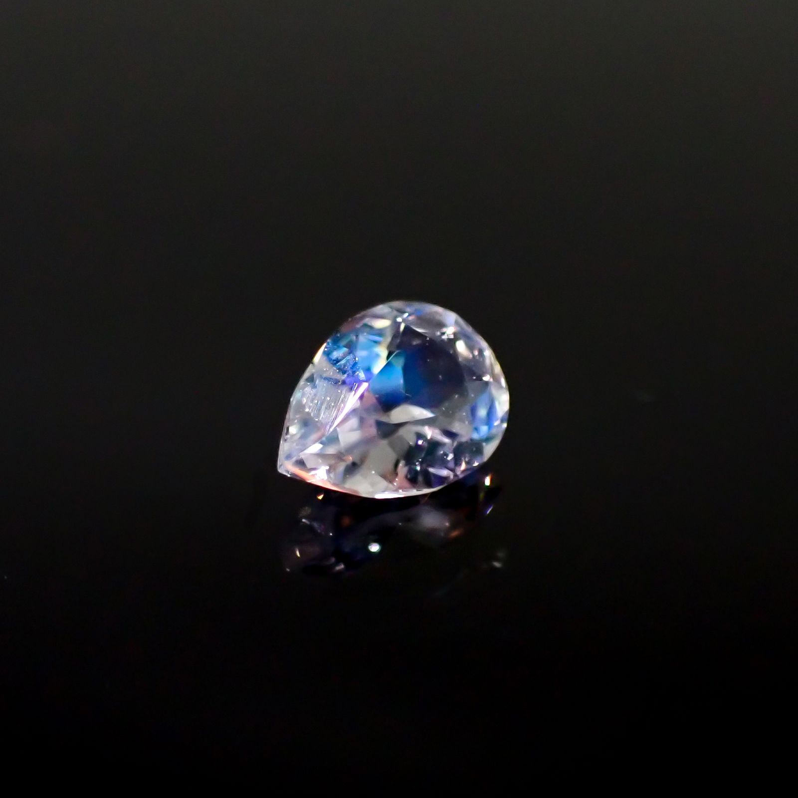 レインボームーンストーン ザンビア産 0.31ct[240828618]5.5x4mm前後
