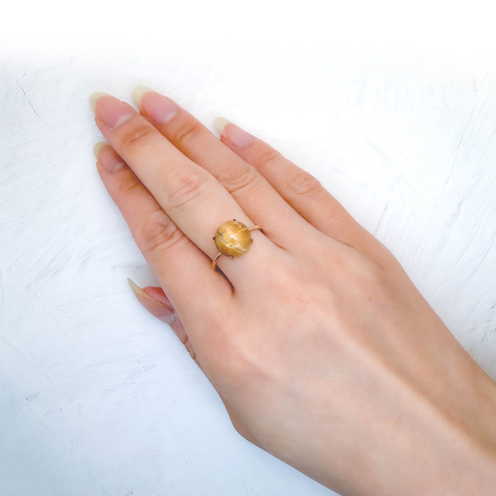 オパールキャッツアイ ブラジル・バイーア州産 3.76ct / 10.1x10.1mm前後 [260933094]