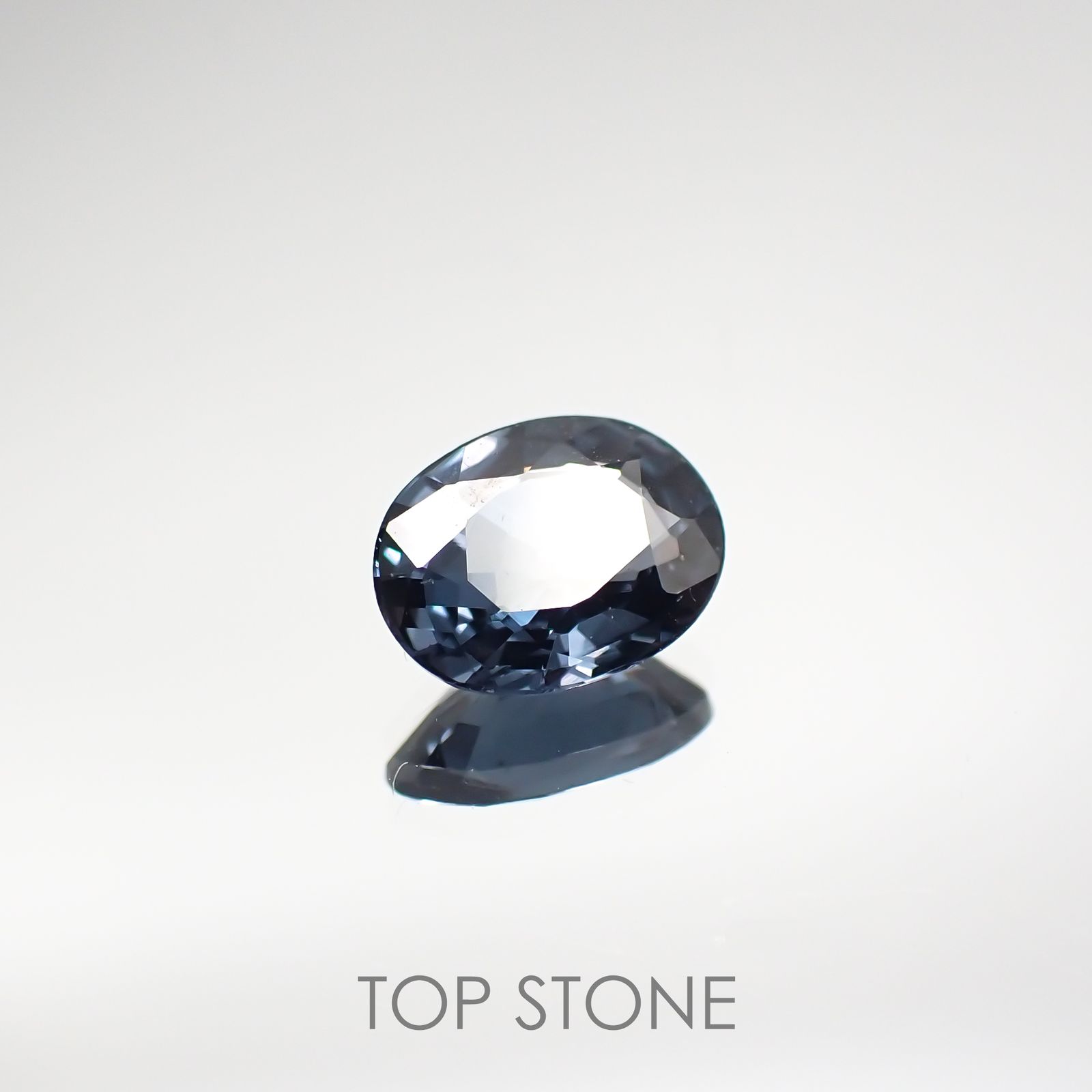 カラーチェンジガーネット(アレキタイプ) マダガスカル・ベキリー産 ルース 0.64ct[210711810]6.3×4.9mm前後