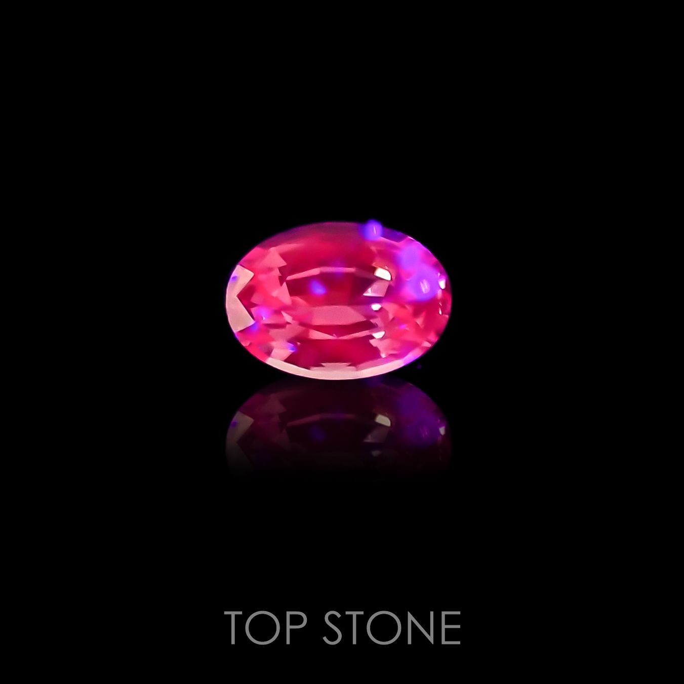 ホットピンクスピネル タンザニア産 ルース 0.25ct[210510856]4.5×3.2mm前後
