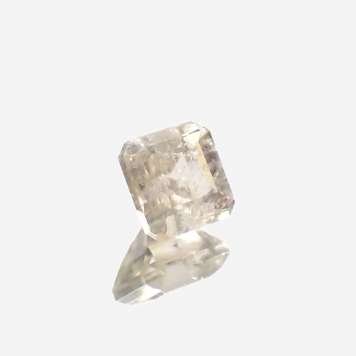 メライト(宝石名メライト)ハンガリー/ドイツ産 0.248ct ソ付(日独)[230823294]4.27x4.25mm前後