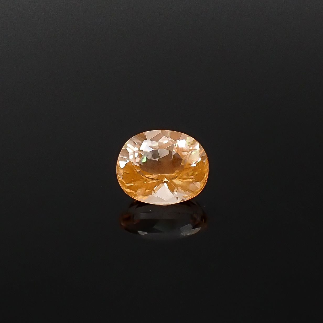 テネブレッセンススキャポライト アフガニスタン産 0.41ct / 5.2x4.2mm前後 [251218573]