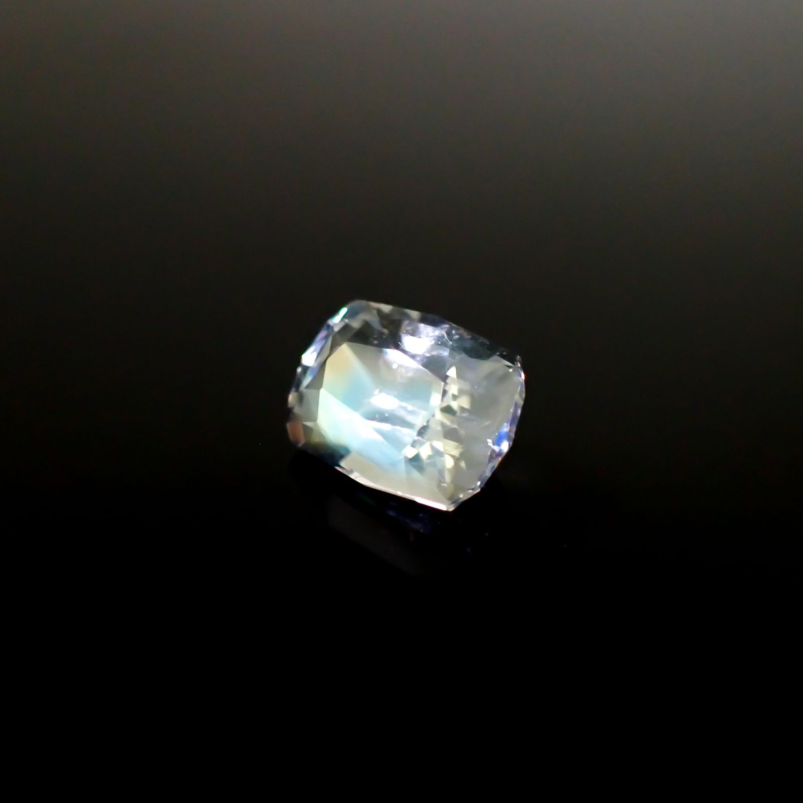◇カスタムカット◇レインボームーンストーン マダガスカル産 1.58ct [250229843]8.8x6mm前後