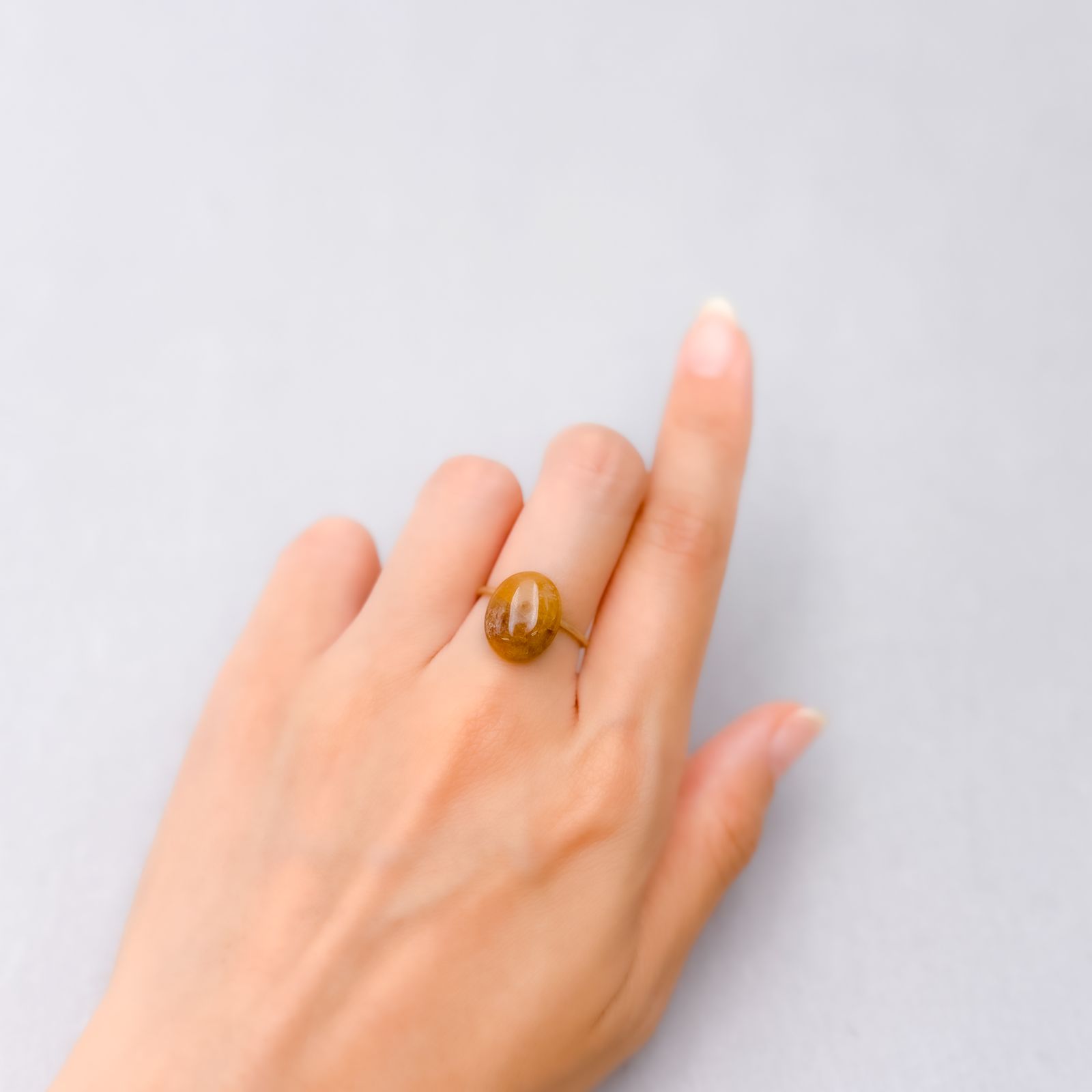 北海道石(北海道オパール)※裏面蛍光  北海道河東郡鹿追町然別産 4.79ct [250630530]13.4x10.9mm前後